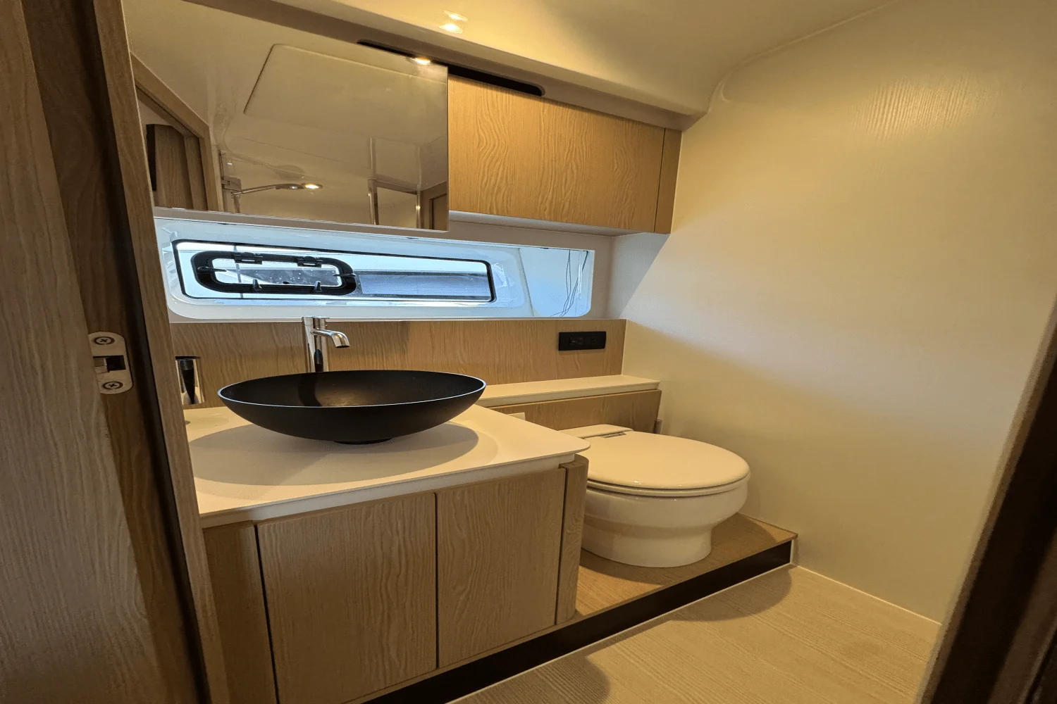 2023 Azimut 53 FLY Image Thumbnail #29