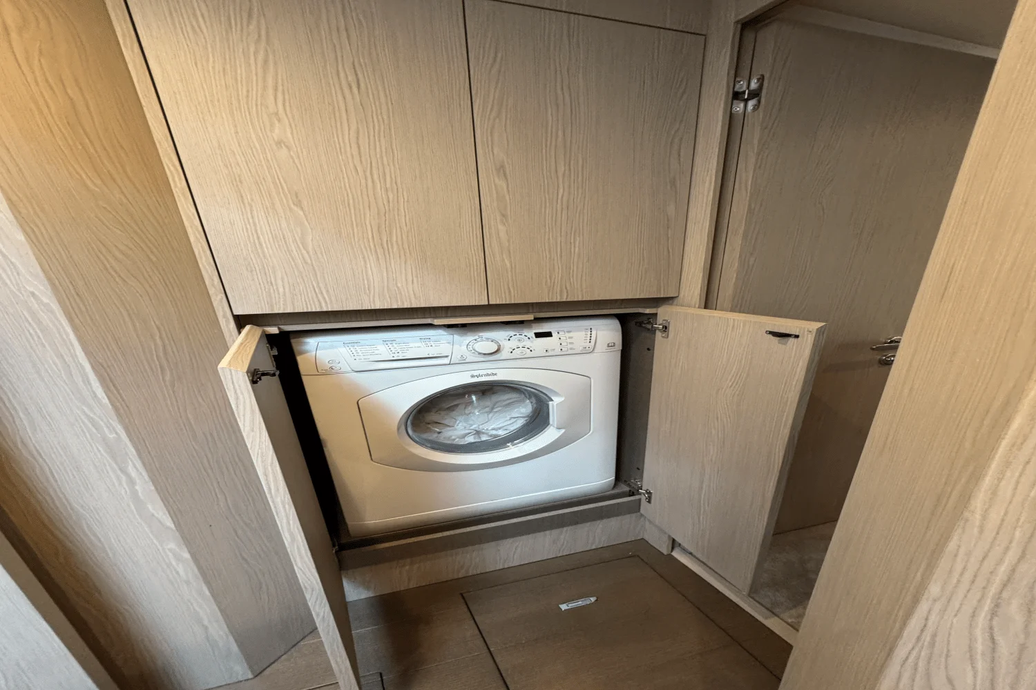 2023 Azimut 53 FLY Image Thumbnail #24