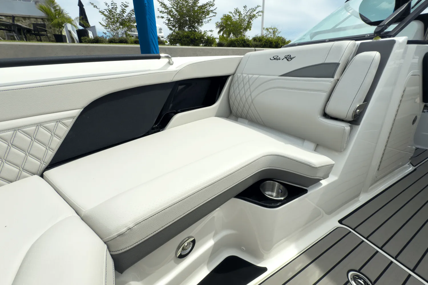 2026 Sea Ray SLX 280 Outboard Image Thumbnail #21