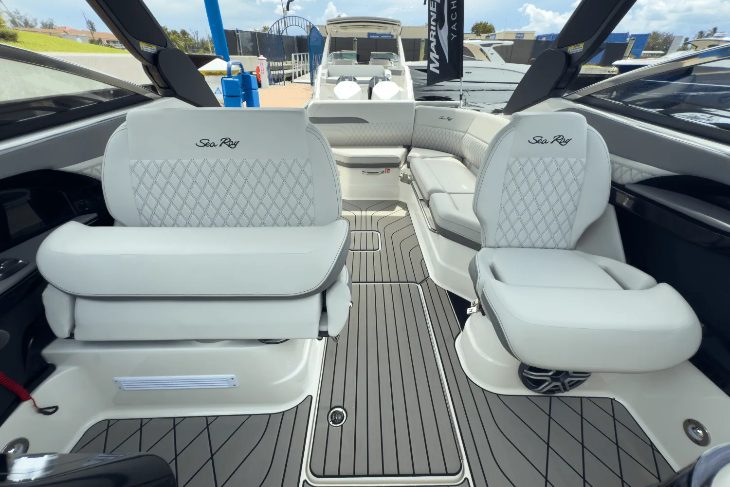 2026 Sea Ray SLX 280 Outboard Image Thumbnail #18
