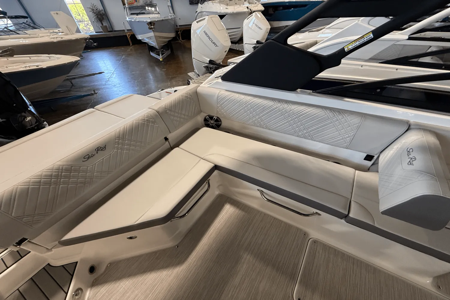 2026 Sea Ray SDX 250 Outboard Image Thumbnail #2