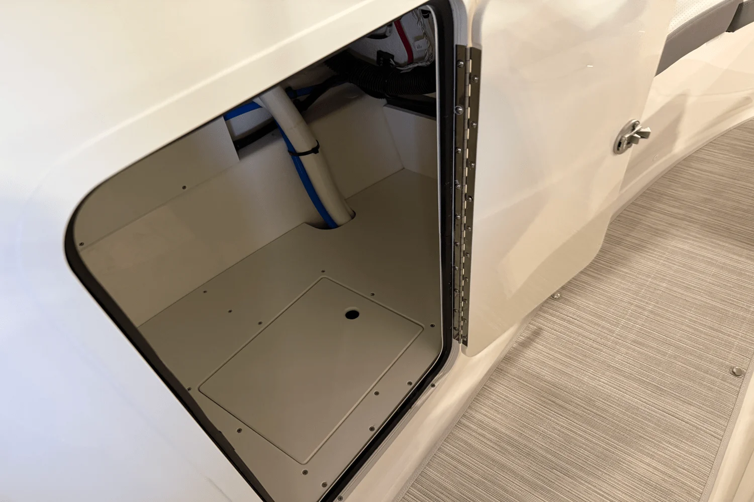 2026 Sea Ray SDX 250 Outboard Image Thumbnail #24