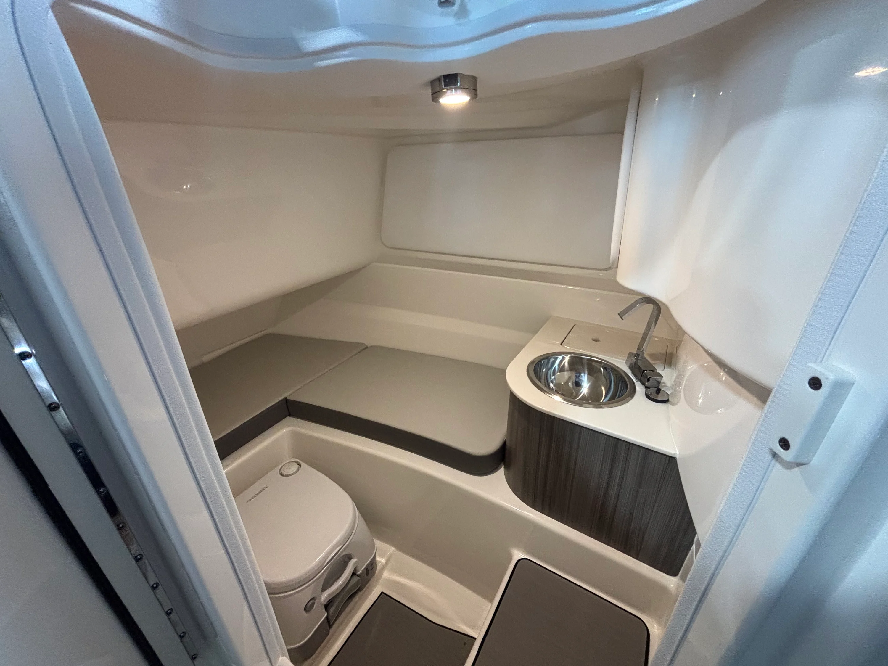 2026 Sea Ray SDX 250 Outboard Image Thumbnail #26