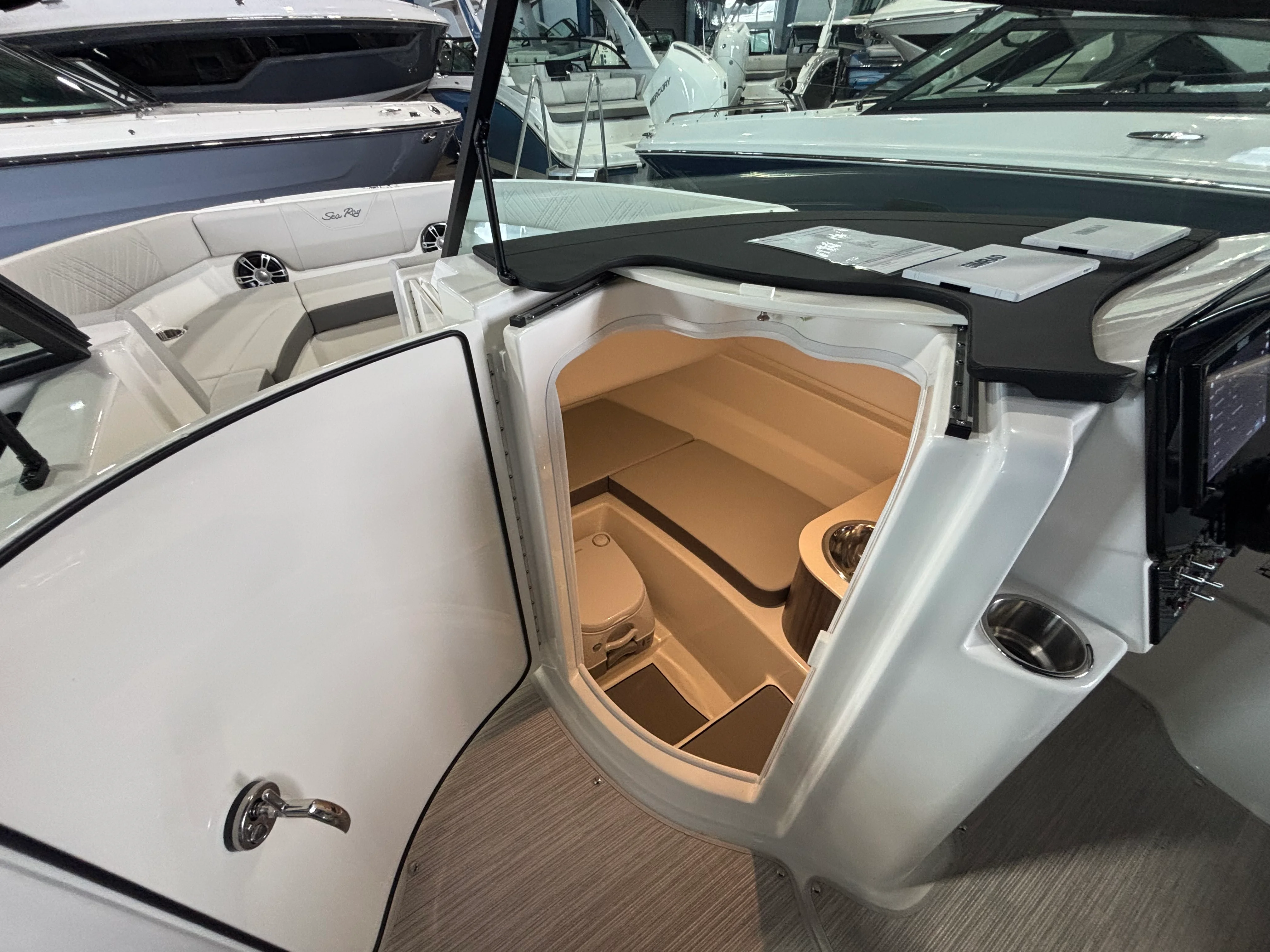 2026 Sea Ray SDX 250 Outboard Image Thumbnail #25