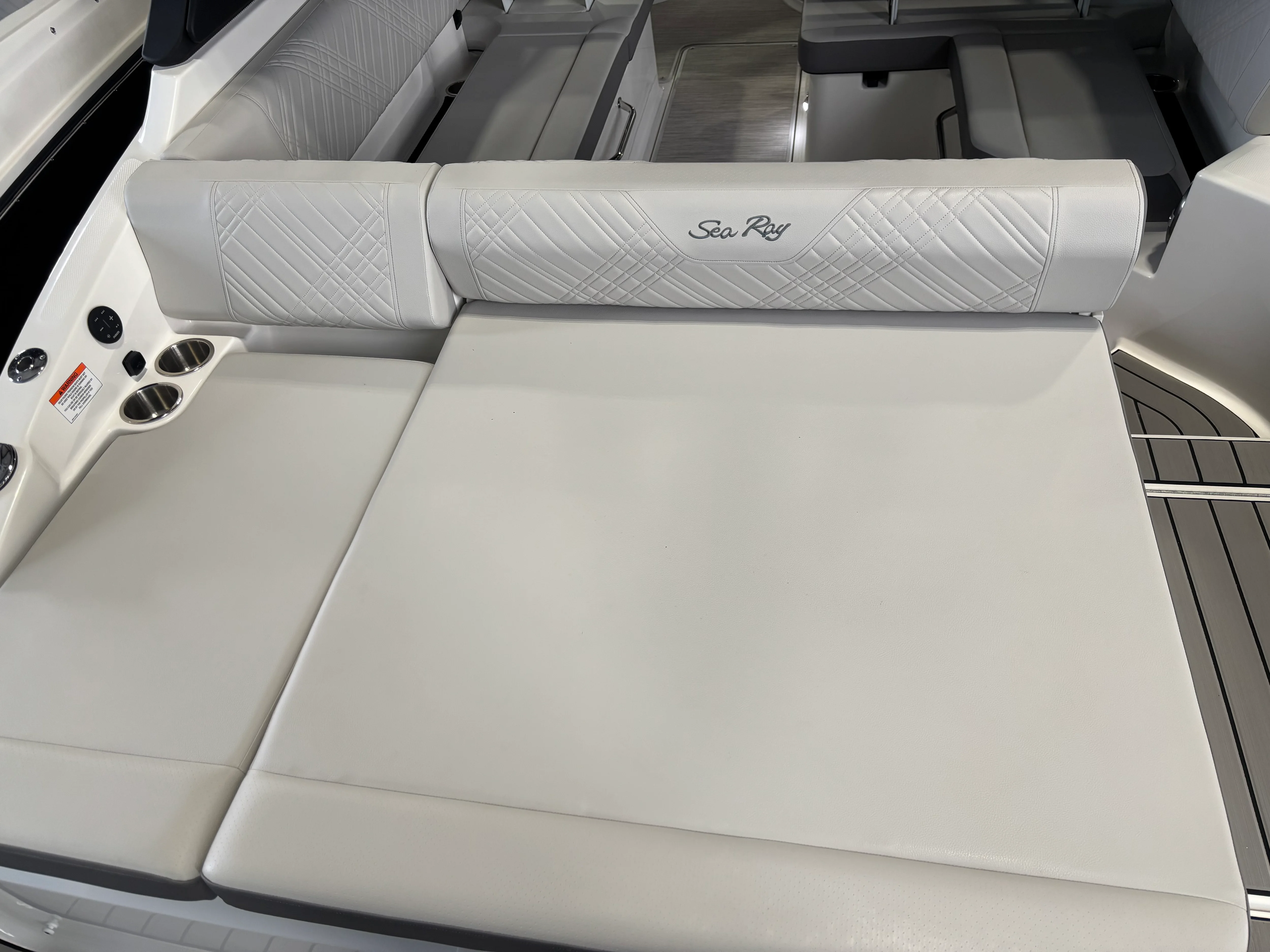 2026 Sea Ray SDX 250 Outboard Image Thumbnail #4