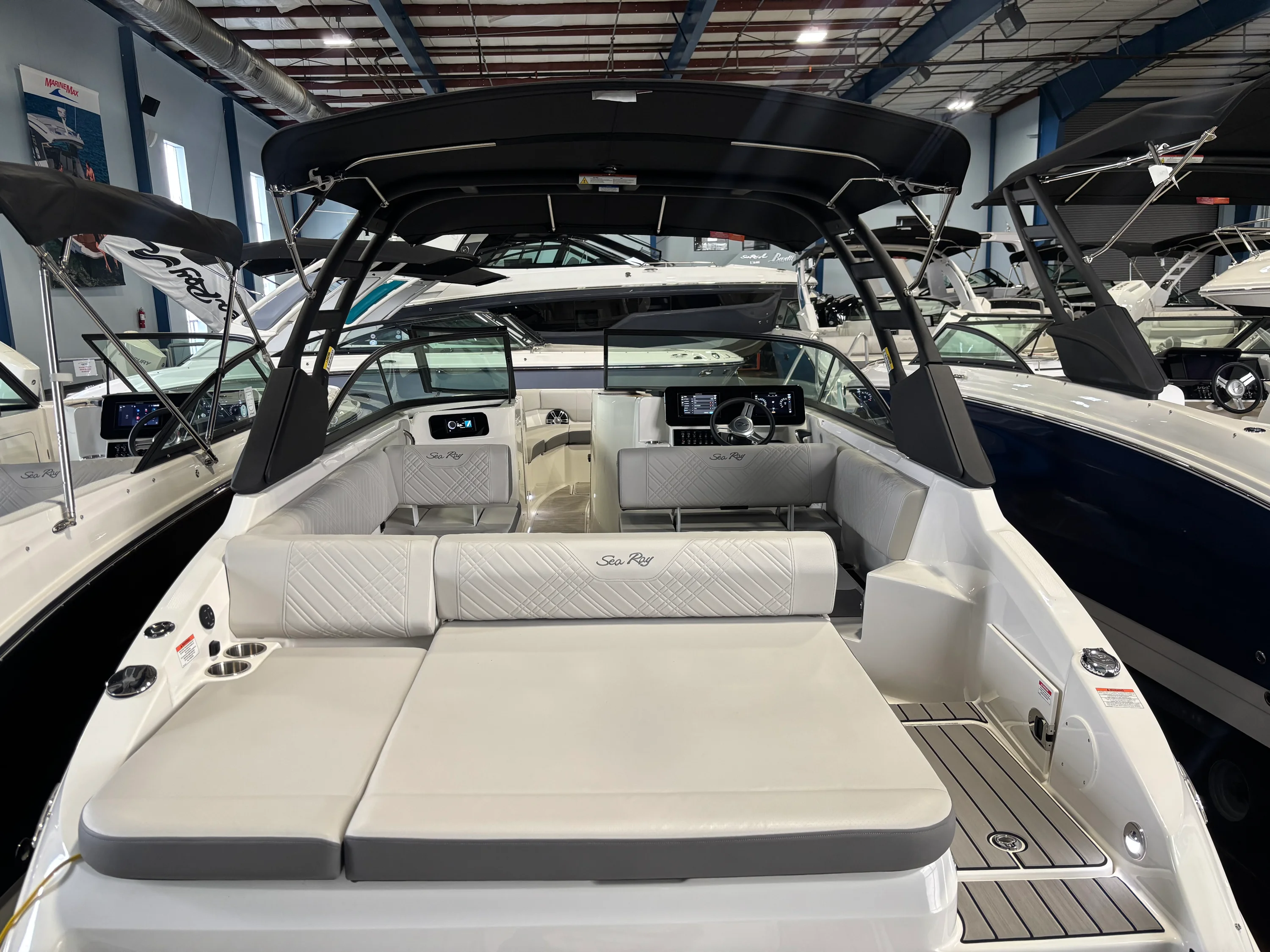 2026 Sea Ray SDX 250 Outboard Image Thumbnail #6