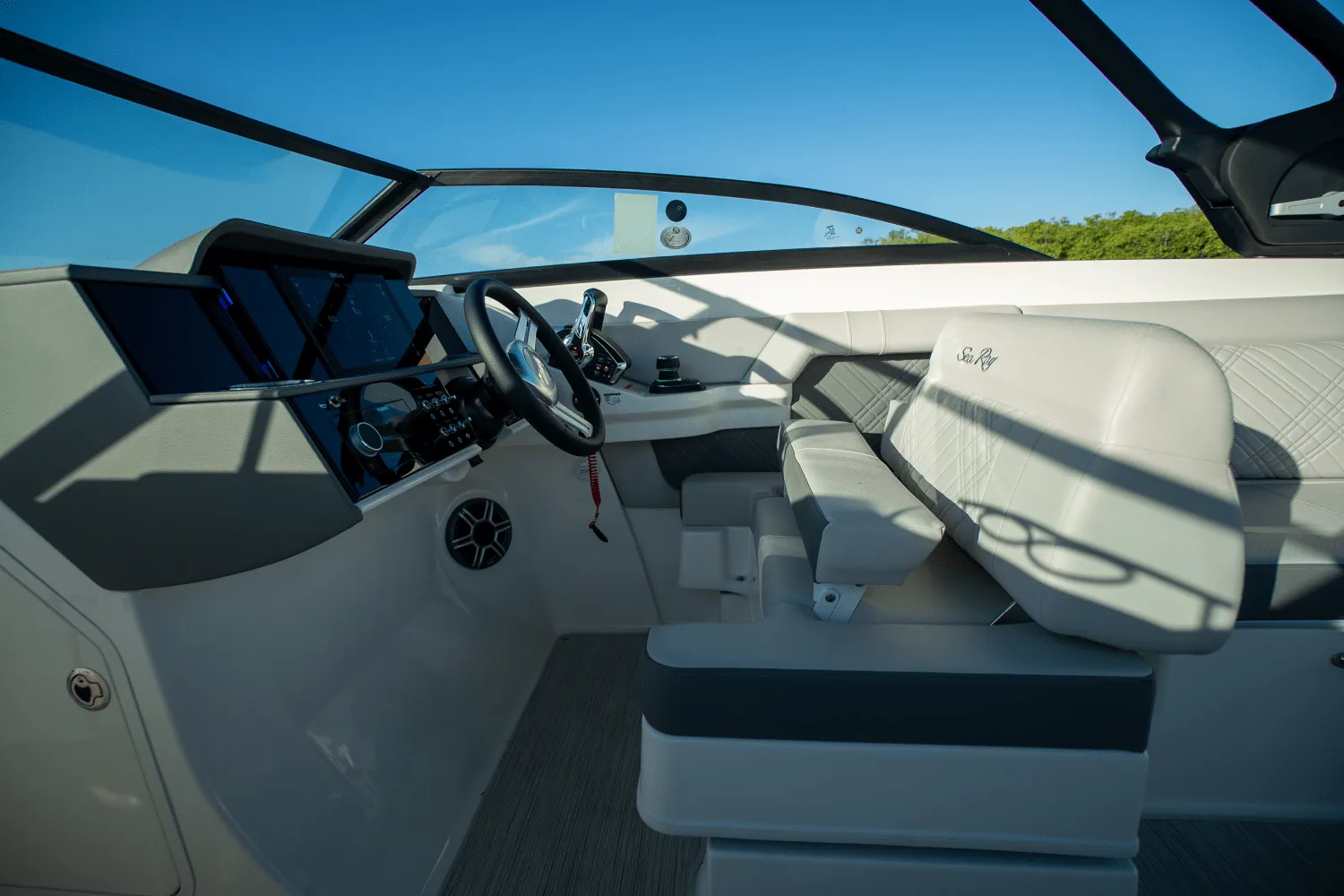 2026 Sea Ray SDX 290 Outboard Image Thumbnail #12