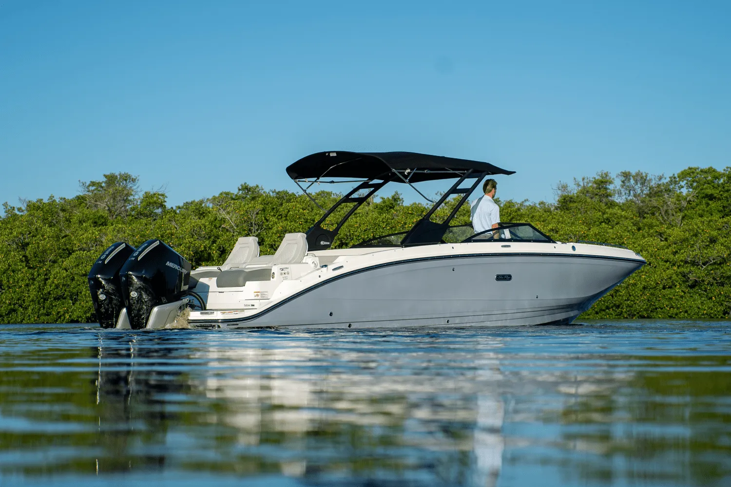 2026 Sea Ray SDX 290 Outboard Image Thumbnail #28