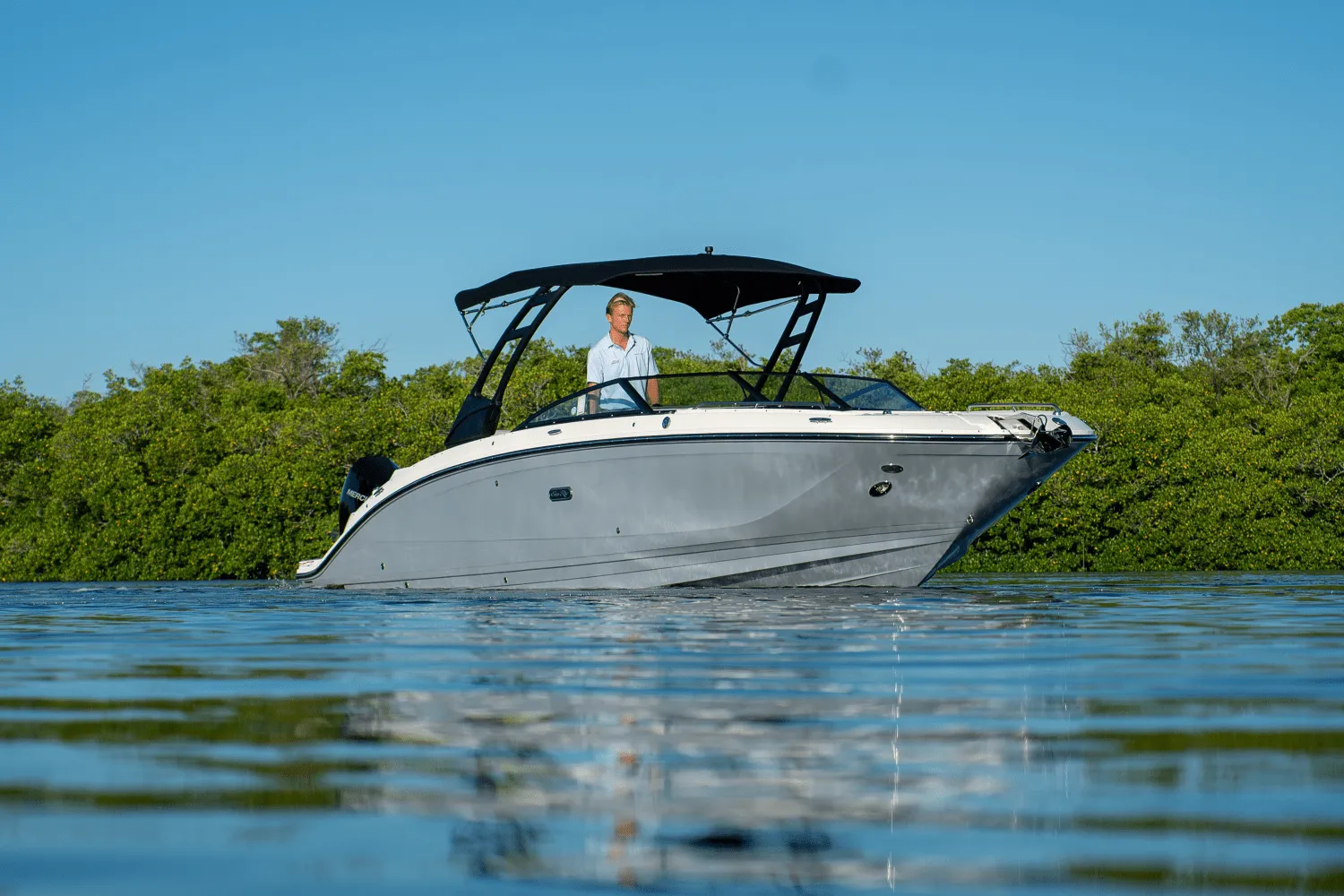 2026 Sea Ray SDX 290 Outboard Image Thumbnail #32