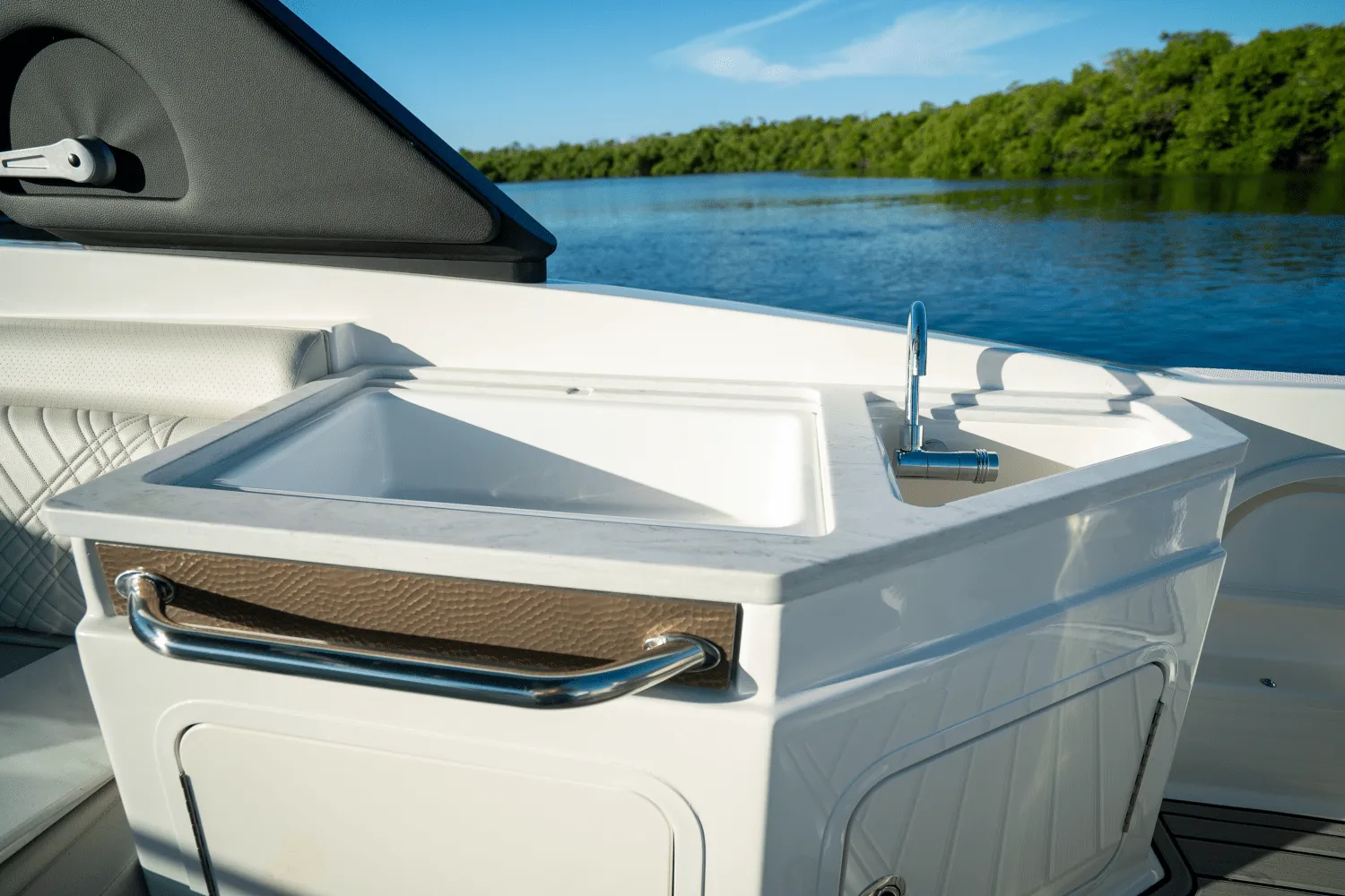 2026 Sea Ray SDX 290 Outboard Image Thumbnail #10