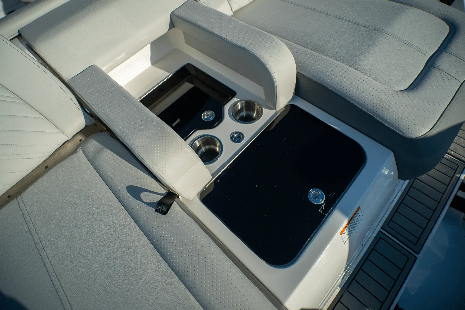 2026 Sea Ray SDX 290 Outboard Image Thumbnail #5