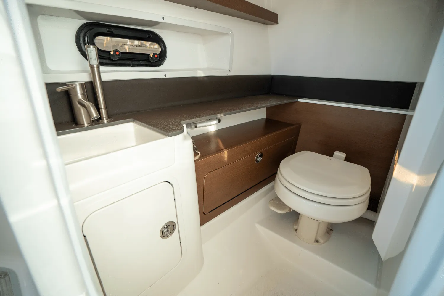 2026 Sea Ray SDX 290 Outboard Image Thumbnail #18