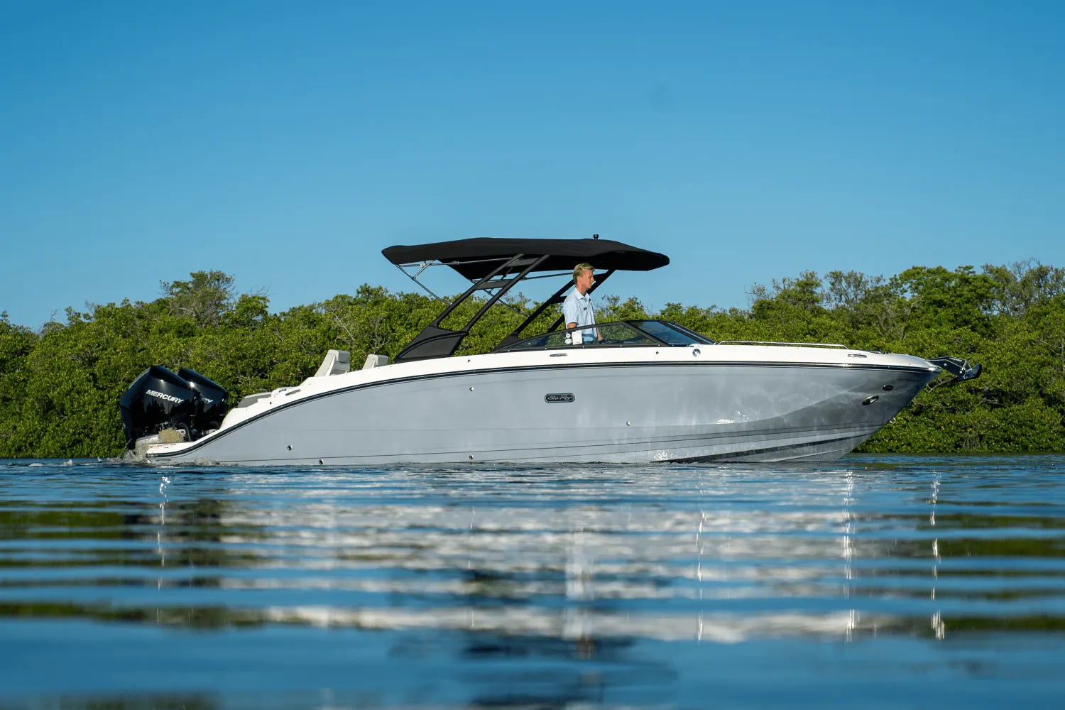 2026 Sea Ray SDX 290 Outboard Image Thumbnail #31