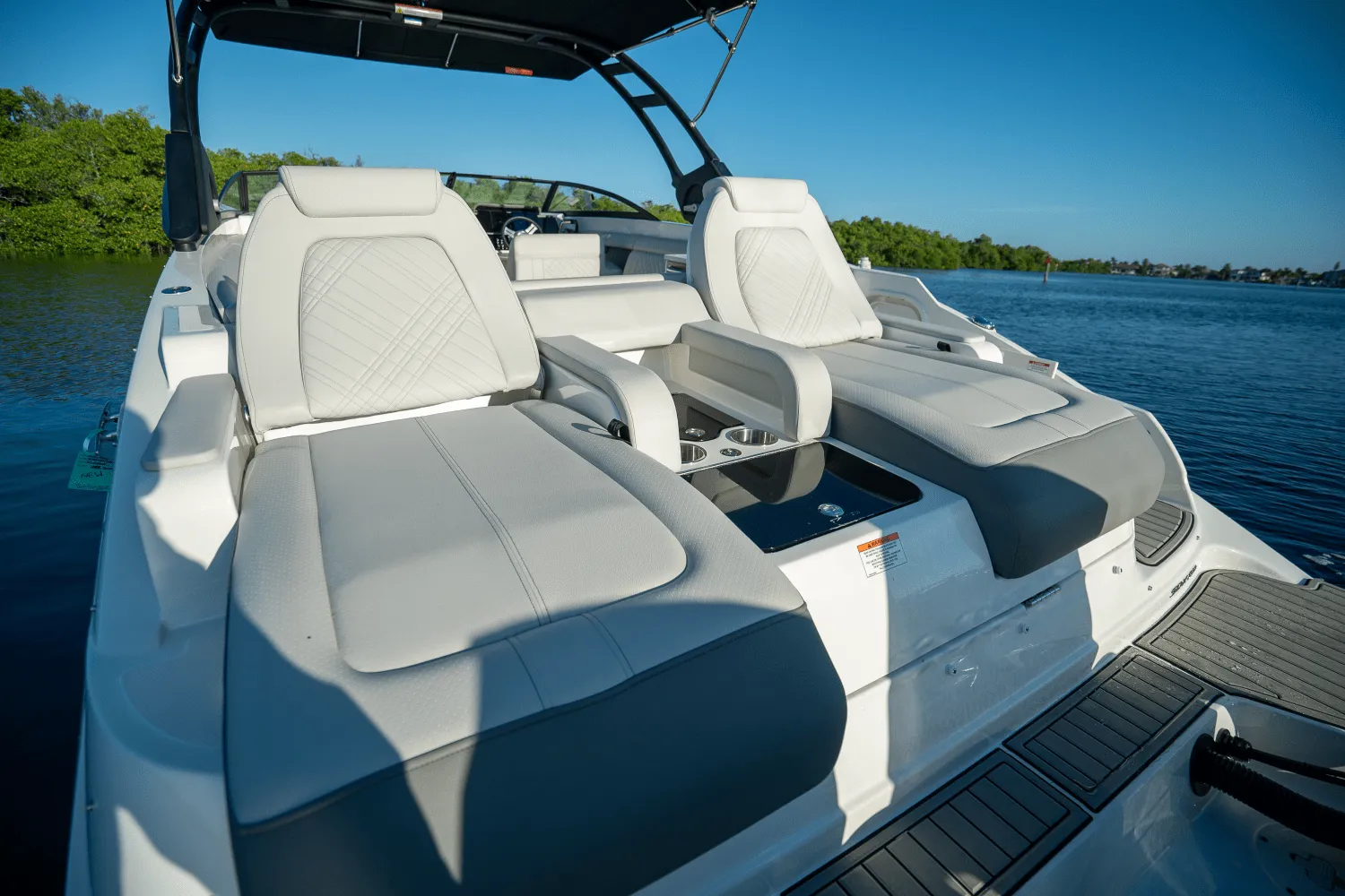 2026 Sea Ray SDX 290 Outboard Image Thumbnail #4