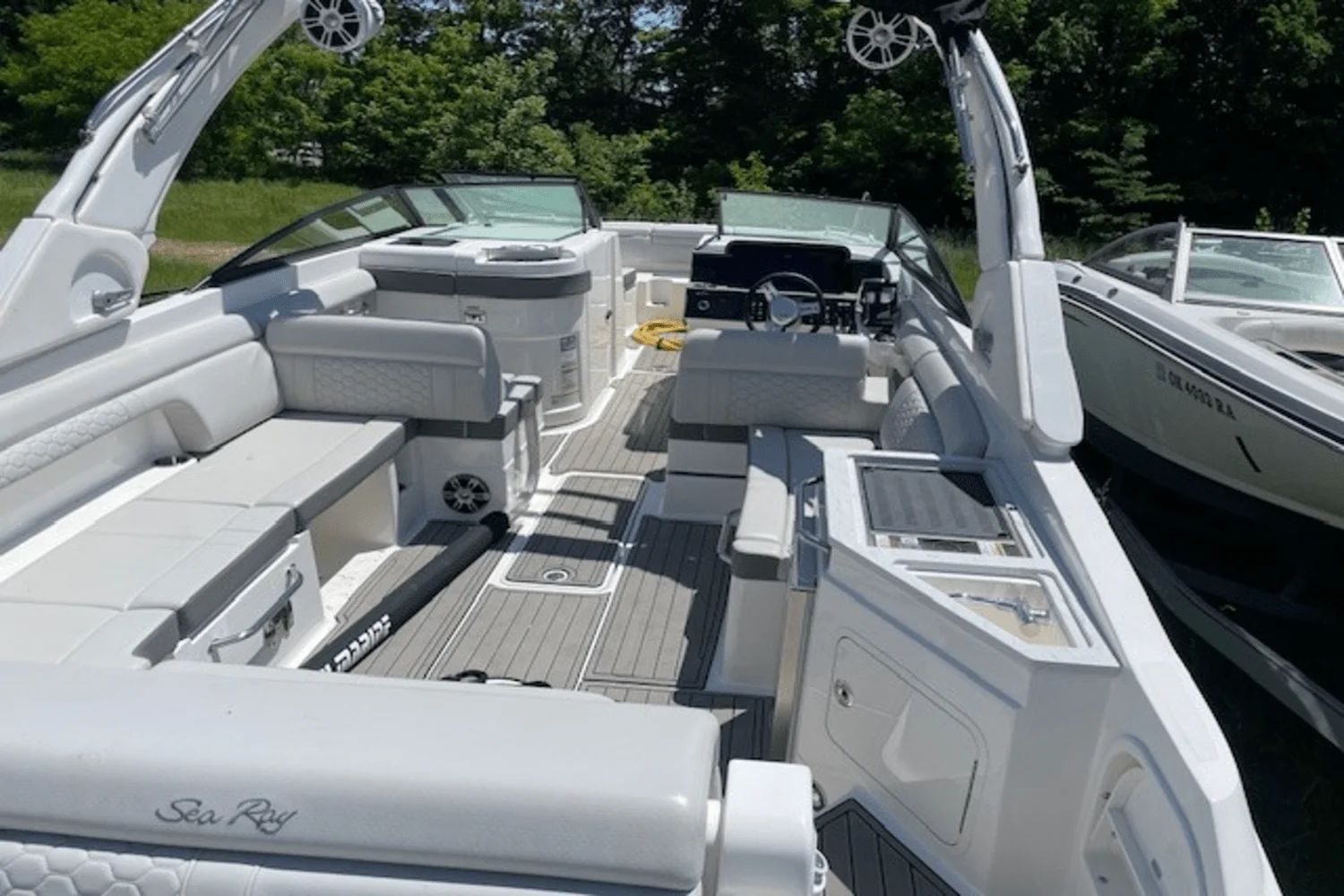 2024 Sea Ray 290 SDX OB Image Thumbnail #1