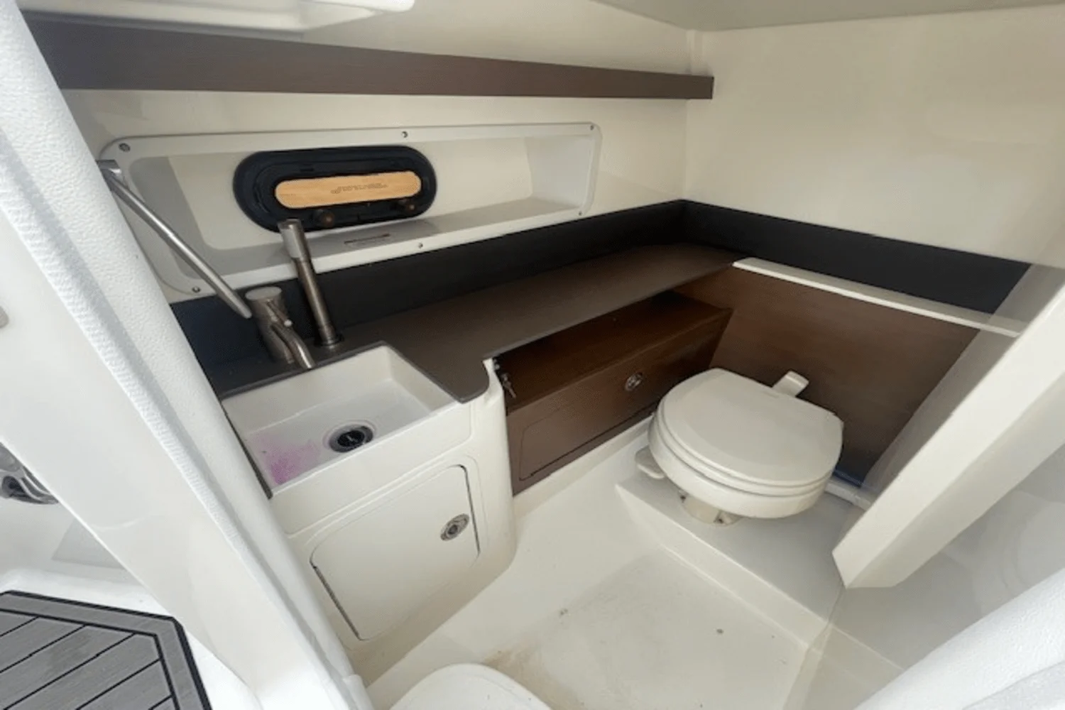 2024 Sea Ray 290 SDX OB Image Thumbnail #16