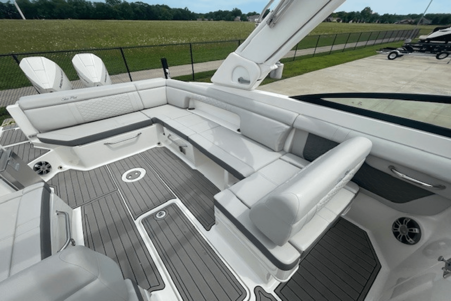 2024 Sea Ray 290 SDX OB Image Thumbnail #4