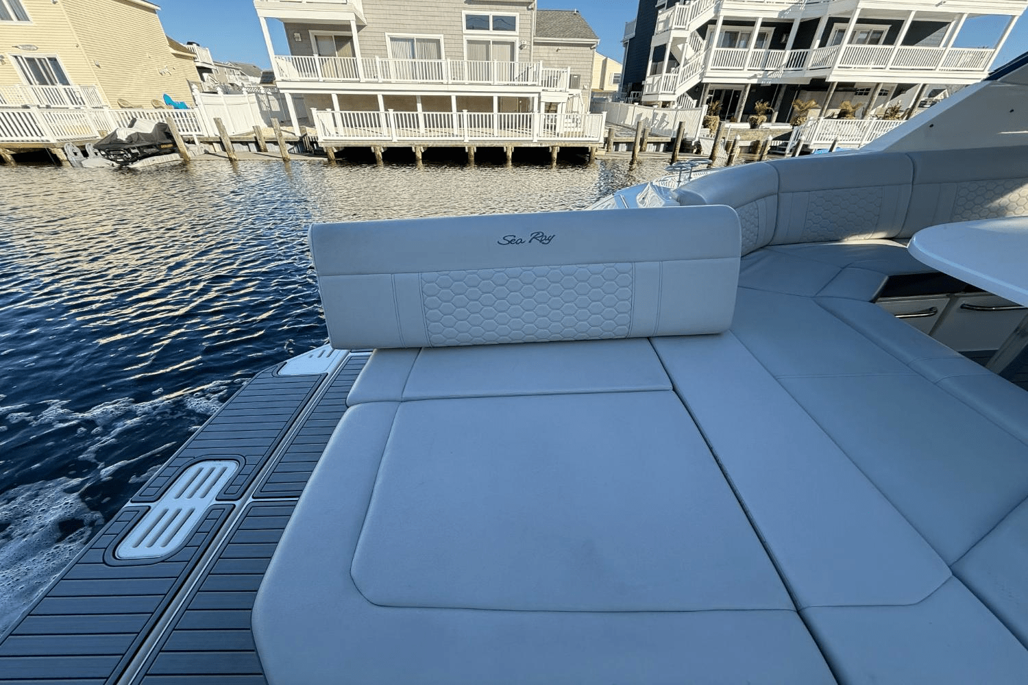 2021 Sea Ray 320 SUNDANCER Image Thumbnail #18