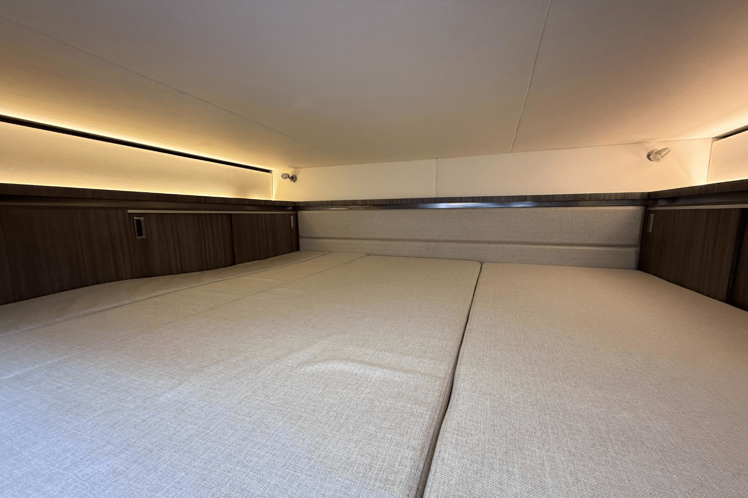 2021 Sea Ray 320 SUNDANCER Image Thumbnail #57