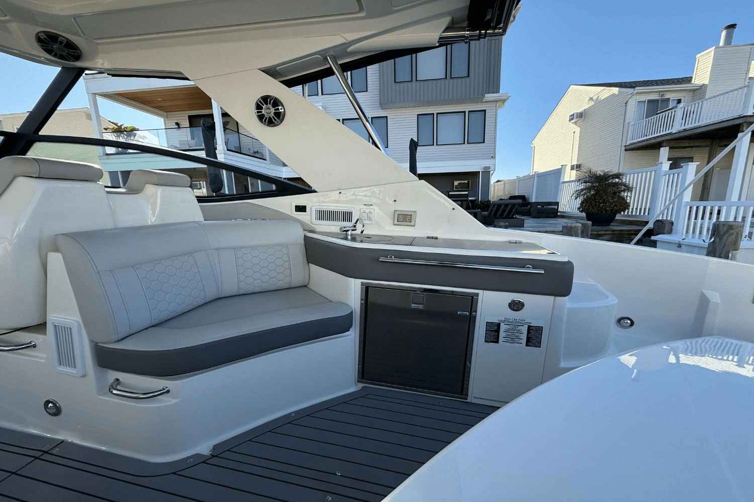 2021 Sea Ray 320 SUNDANCER Image Thumbnail #24