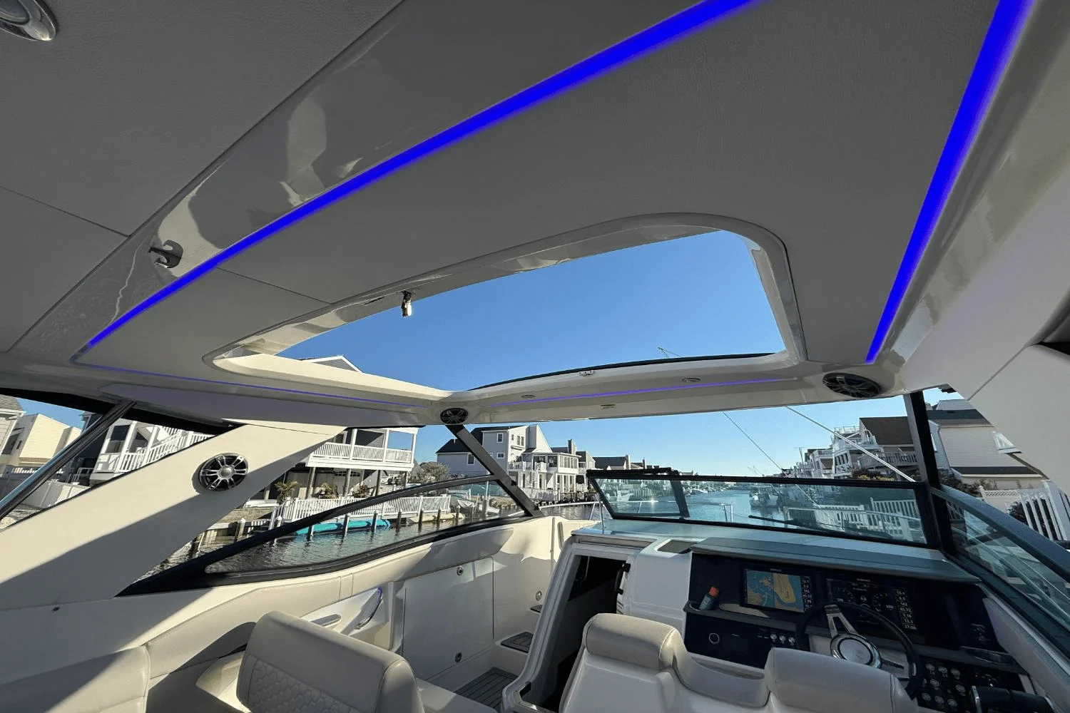 2021 Sea Ray 320 SUNDANCER Image Thumbnail #31