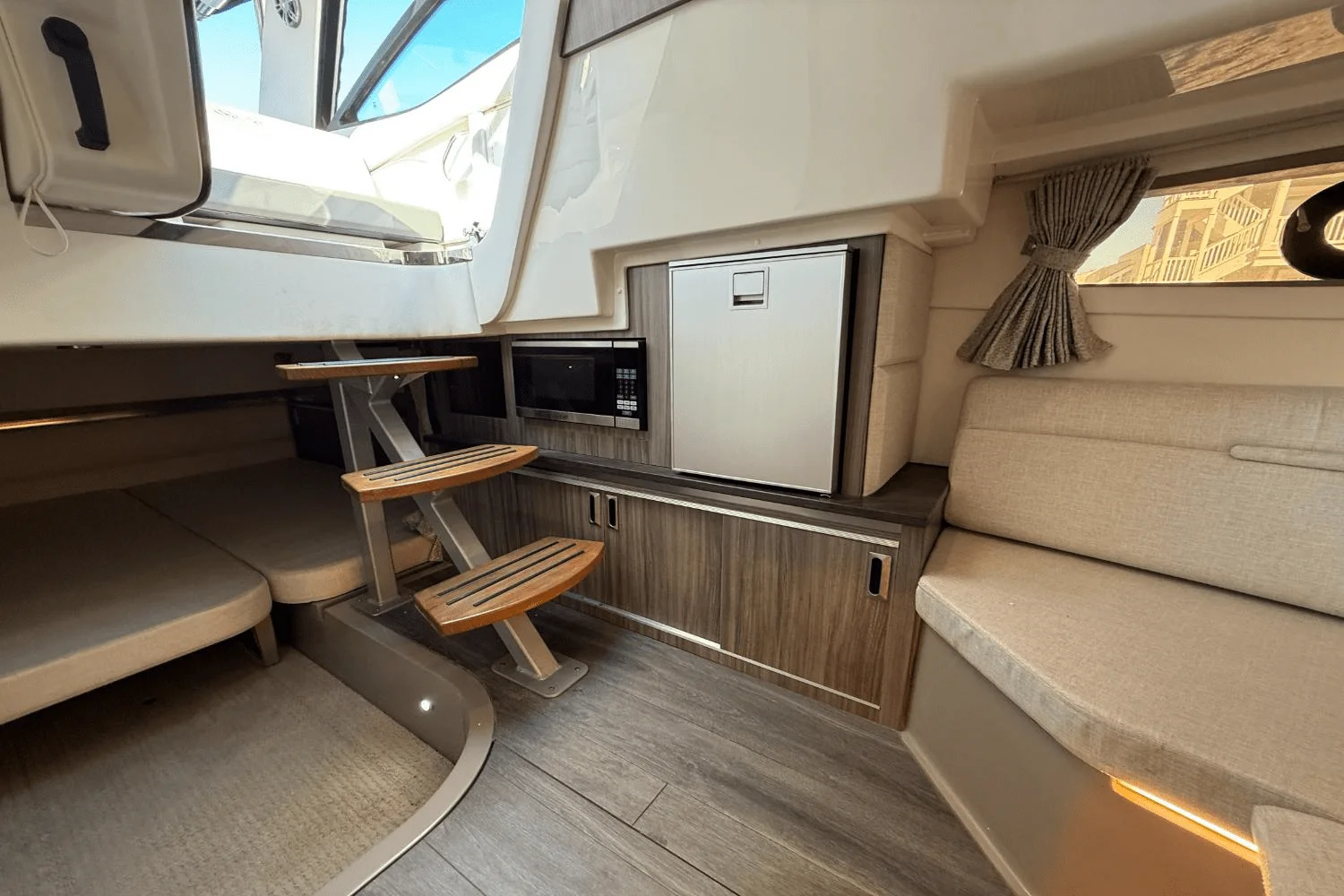 2021 Sea Ray 320 SUNDANCER Image Thumbnail #48