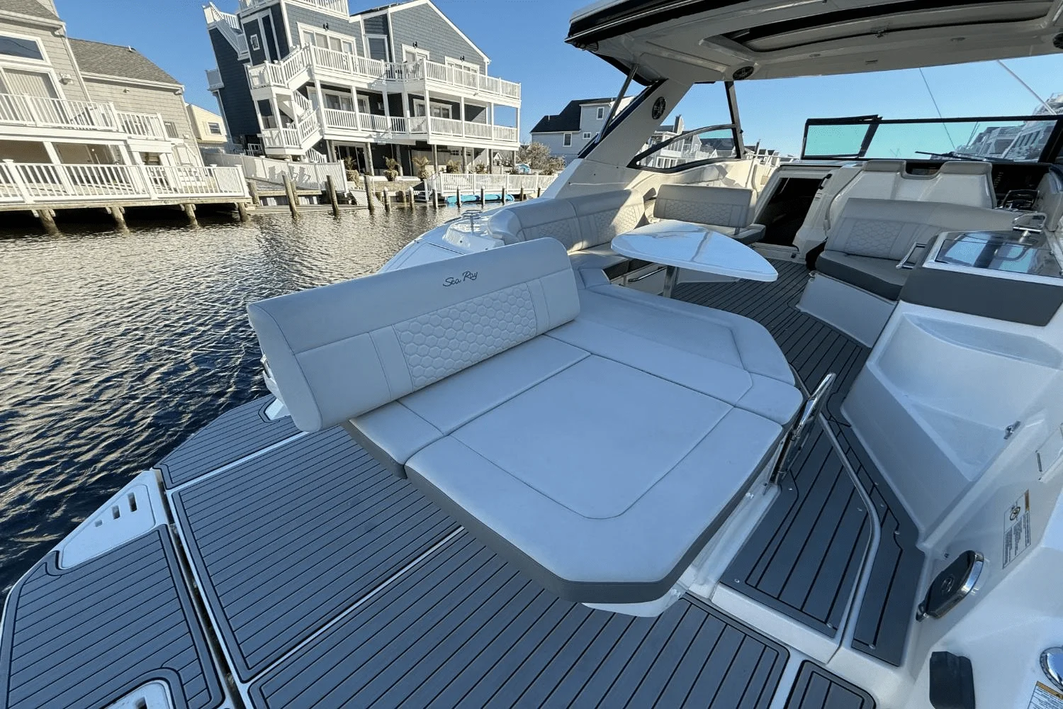 2021 Sea Ray 320 SUNDANCER Image Thumbnail #17