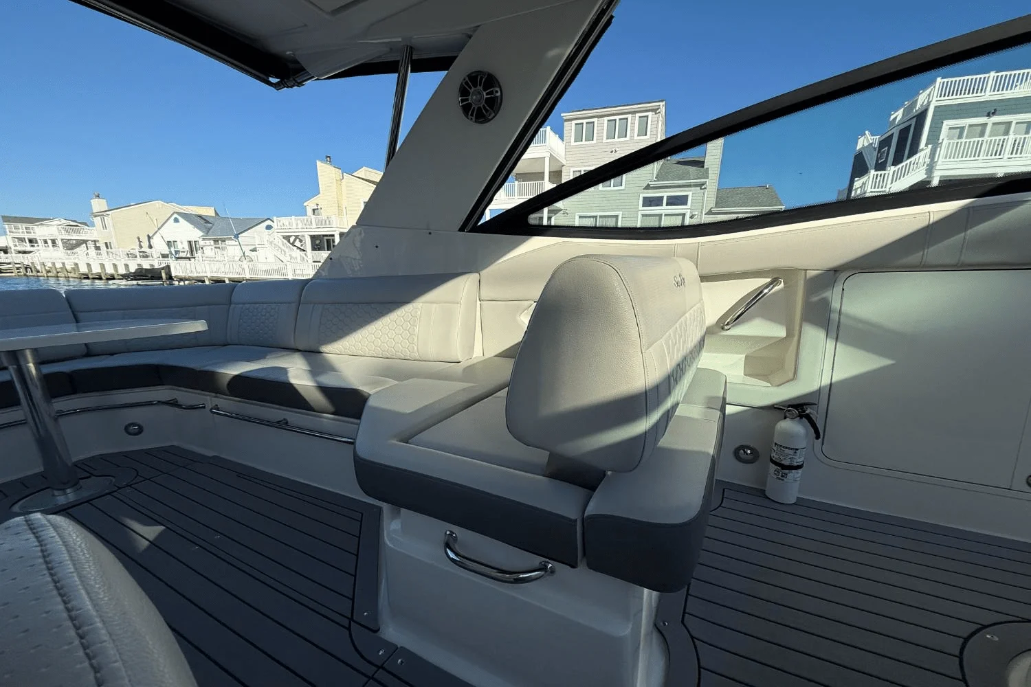 2021 Sea Ray 320 SUNDANCER Image Thumbnail #33