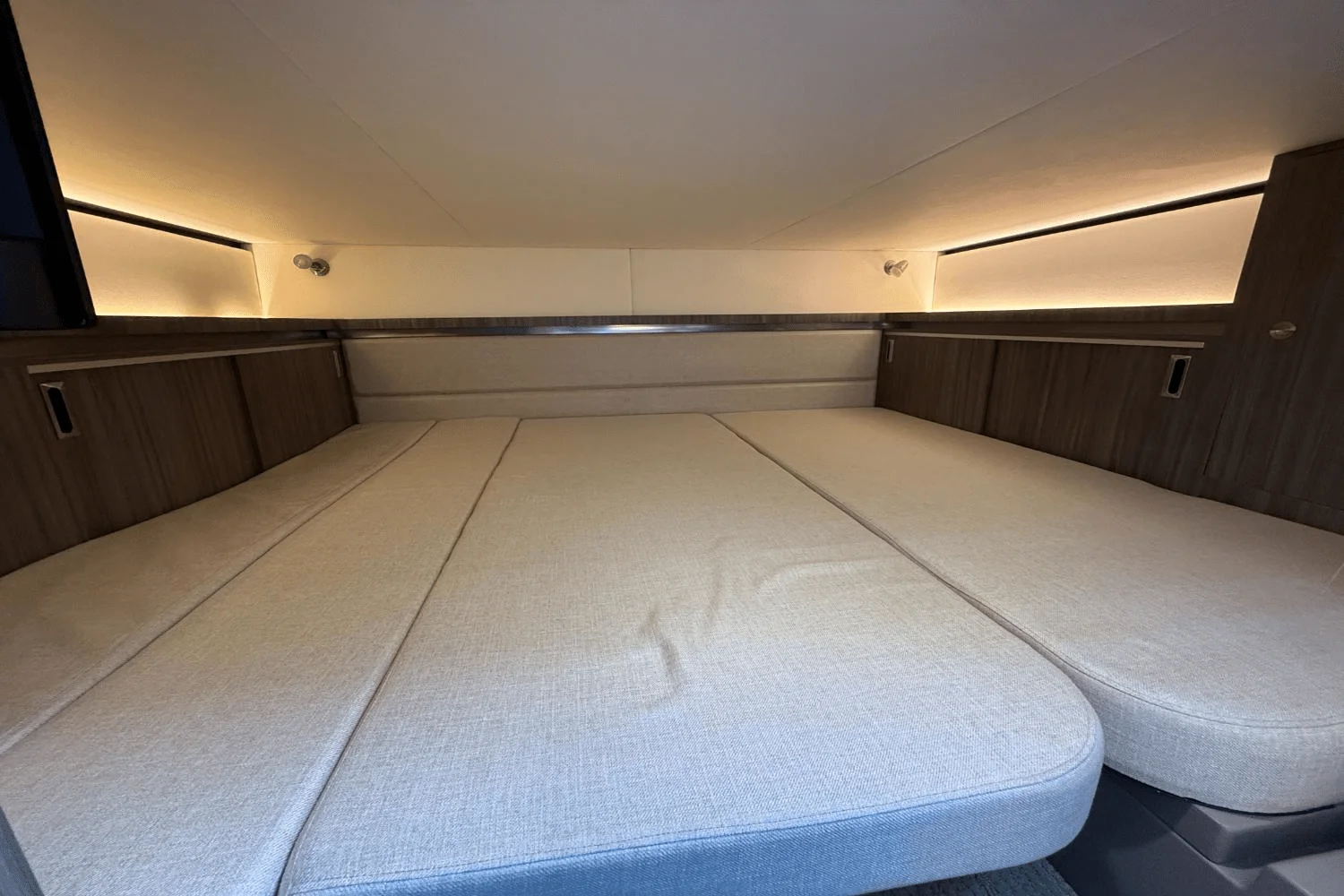 2021 Sea Ray 320 SUNDANCER Image Thumbnail #56