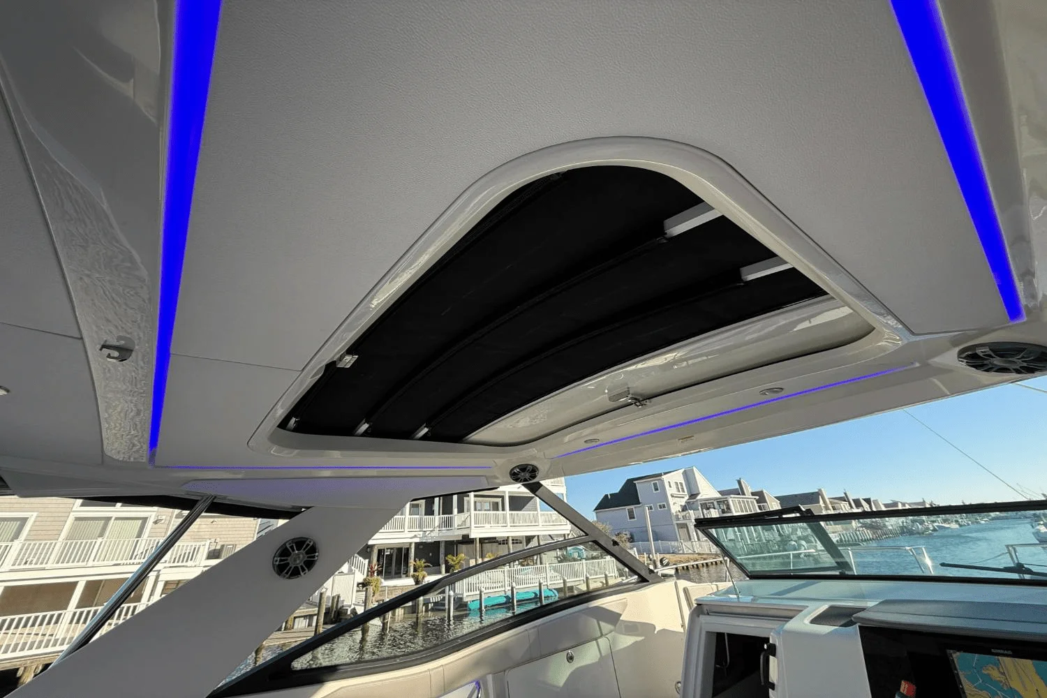 2021 Sea Ray 320 SUNDANCER Image Thumbnail #30