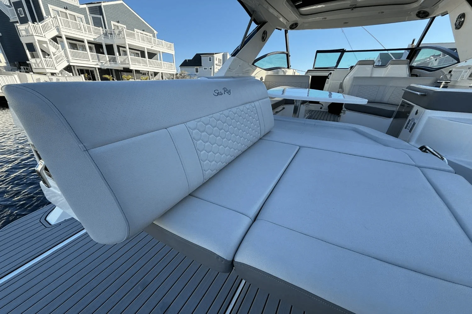 2021 Sea Ray 320 SUNDANCER Image Thumbnail #19