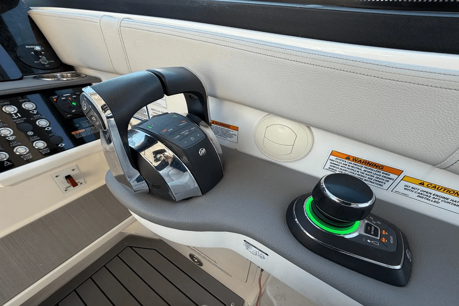 2021 Sea Ray 320 SUNDANCER Image Thumbnail #44