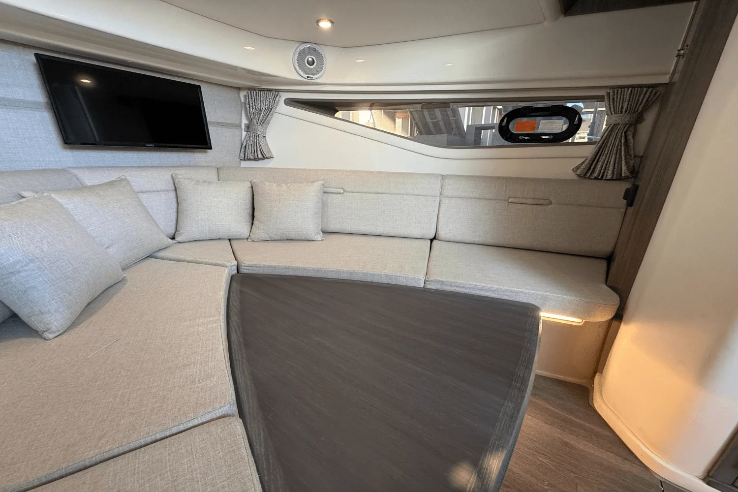 2021 Sea Ray 320 SUNDANCER Image Thumbnail #52