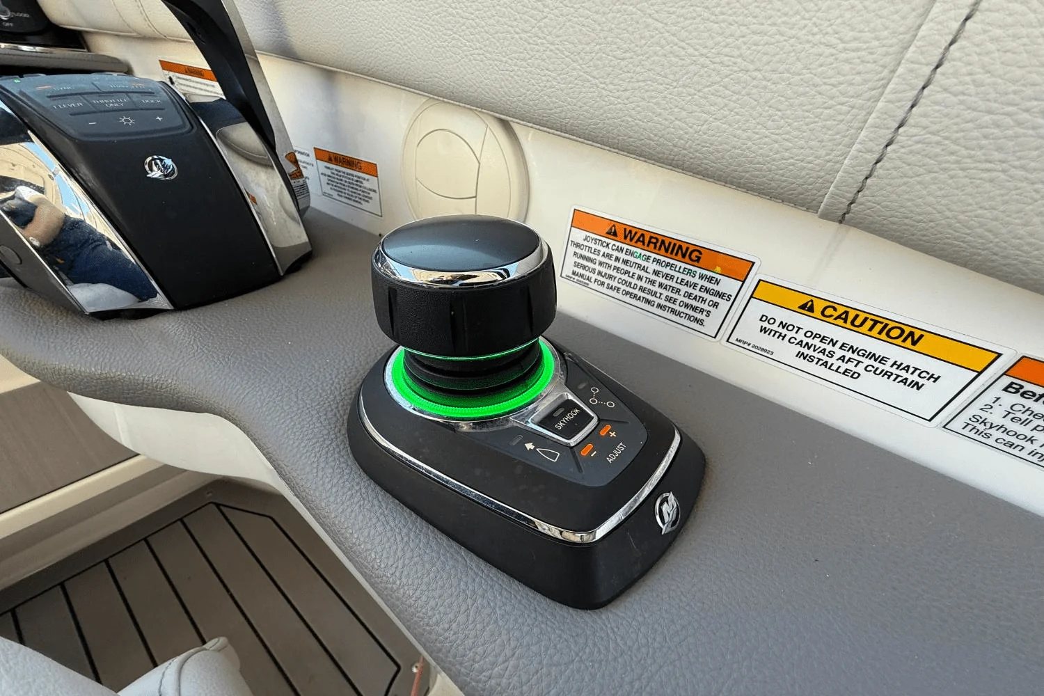 2021 Sea Ray 320 SUNDANCER Image Thumbnail #45