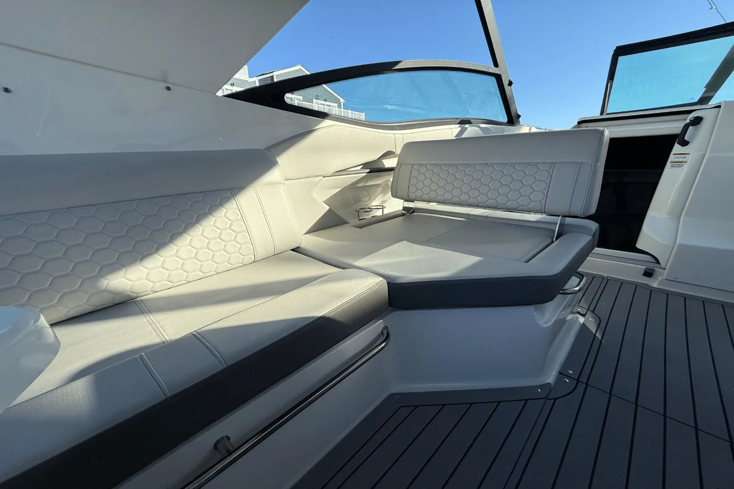 2021 Sea Ray 320 SUNDANCER Image Thumbnail #34