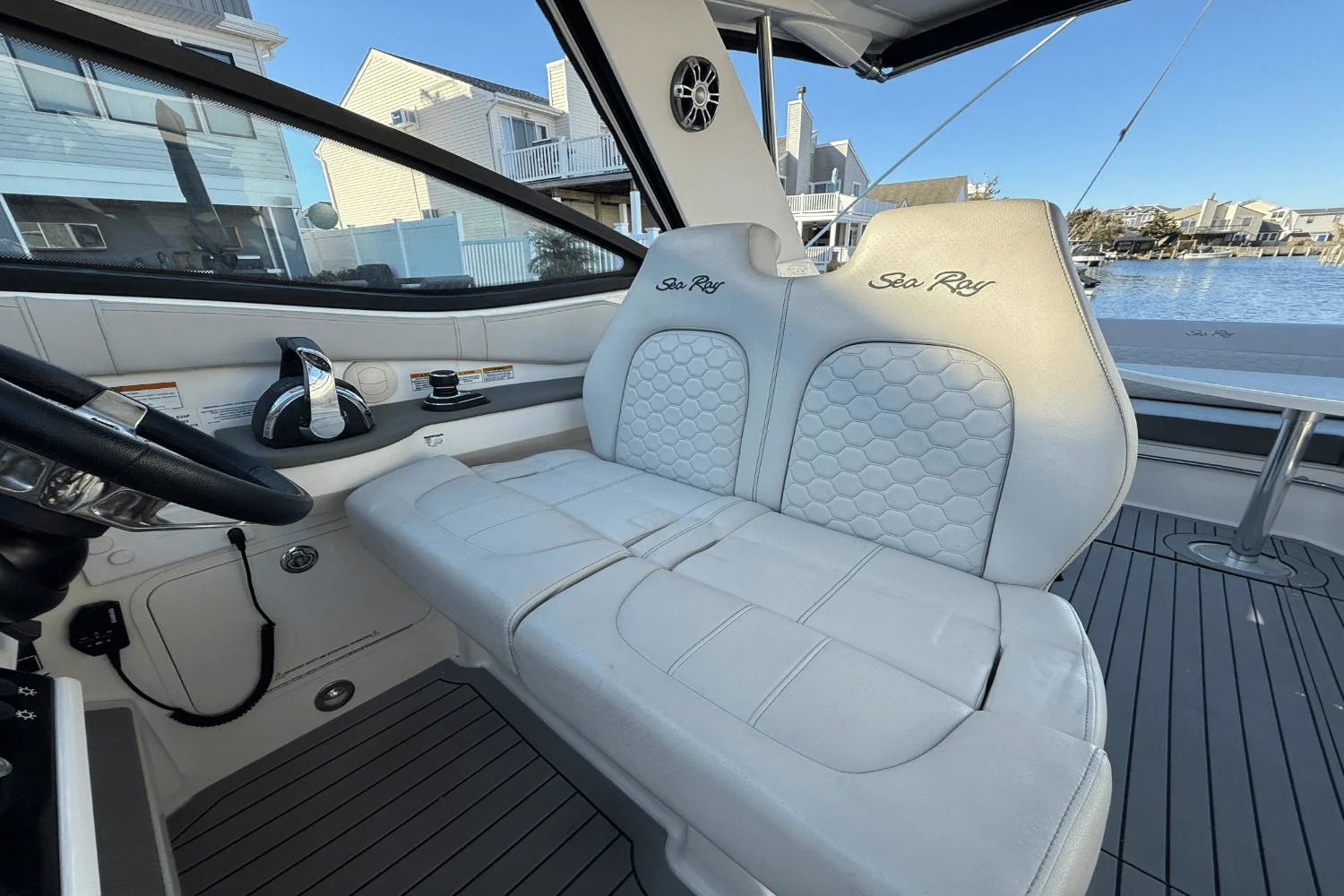 2021 Sea Ray 320 SUNDANCER Image Thumbnail #36