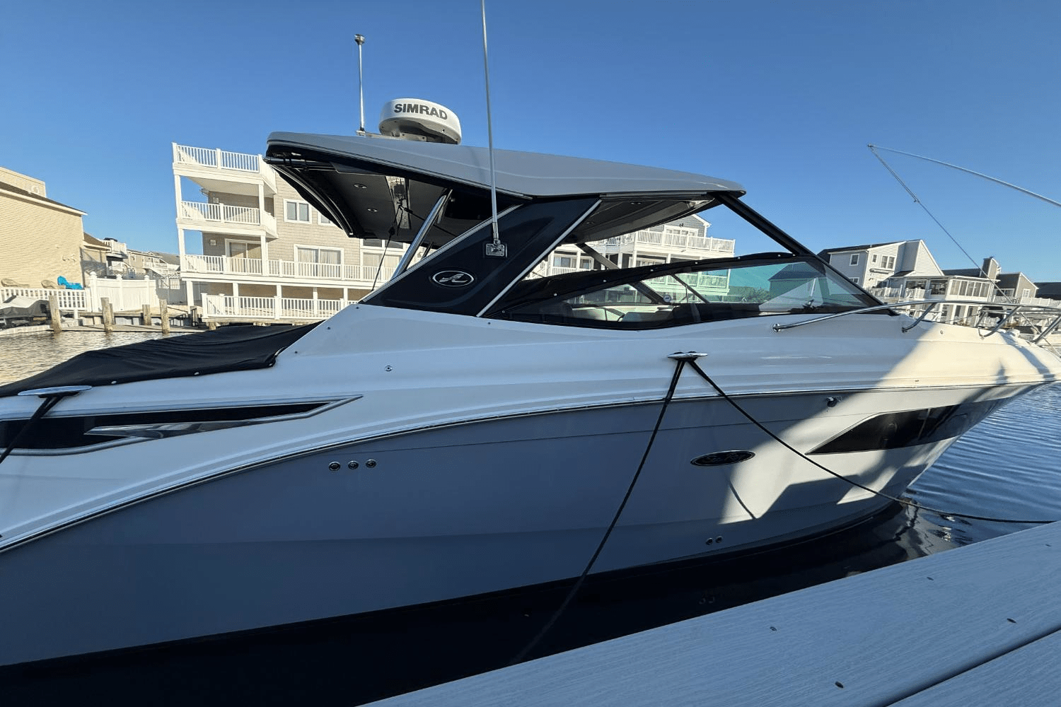 2021 Sea Ray 320 SUNDANCER Image Thumbnail #3