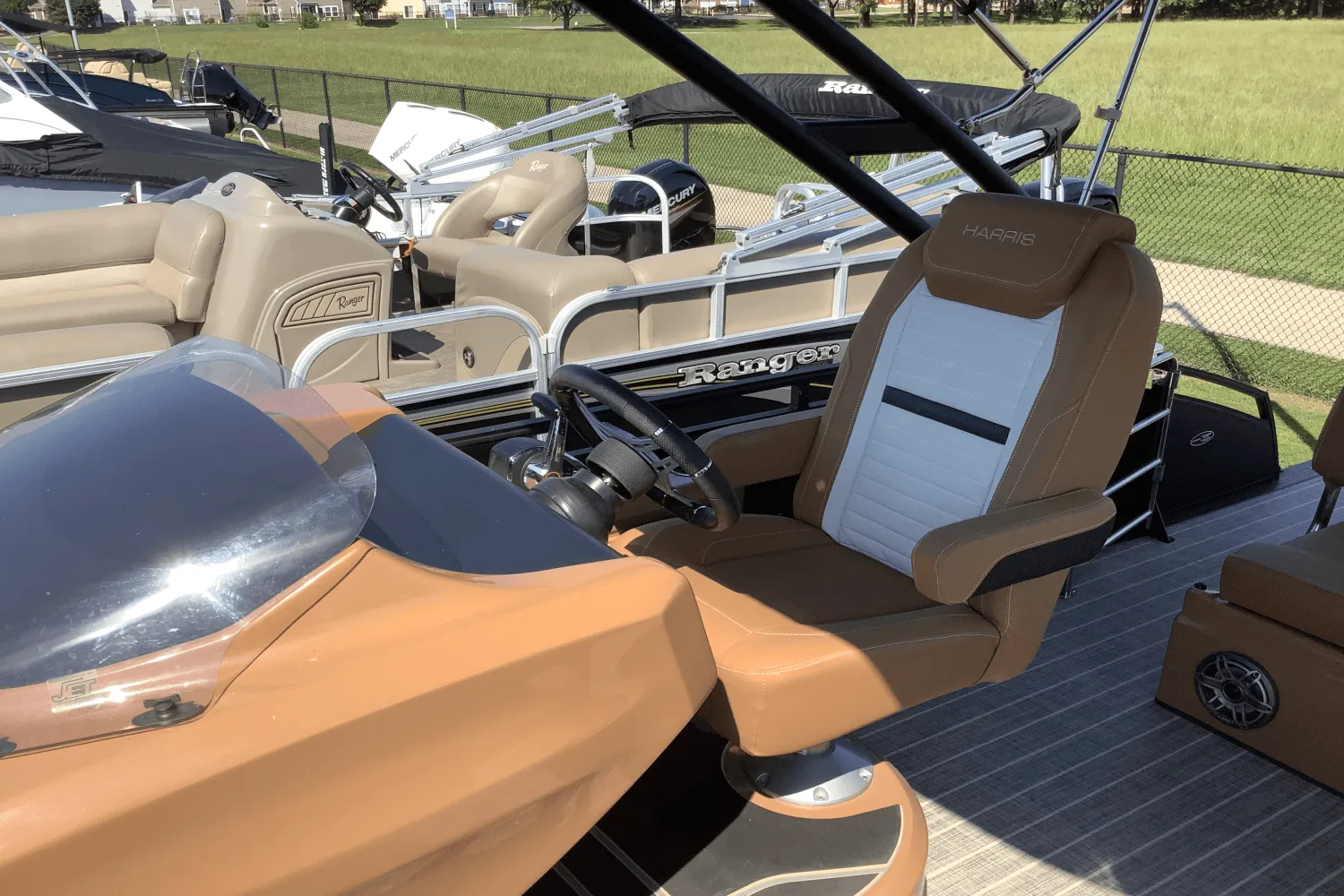 2023 Harris 250 SOLSTICE Image Thumbnail #12