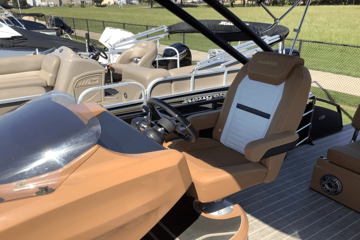 2023 Harris 250 SOLSTICE Image Thumbnail #12