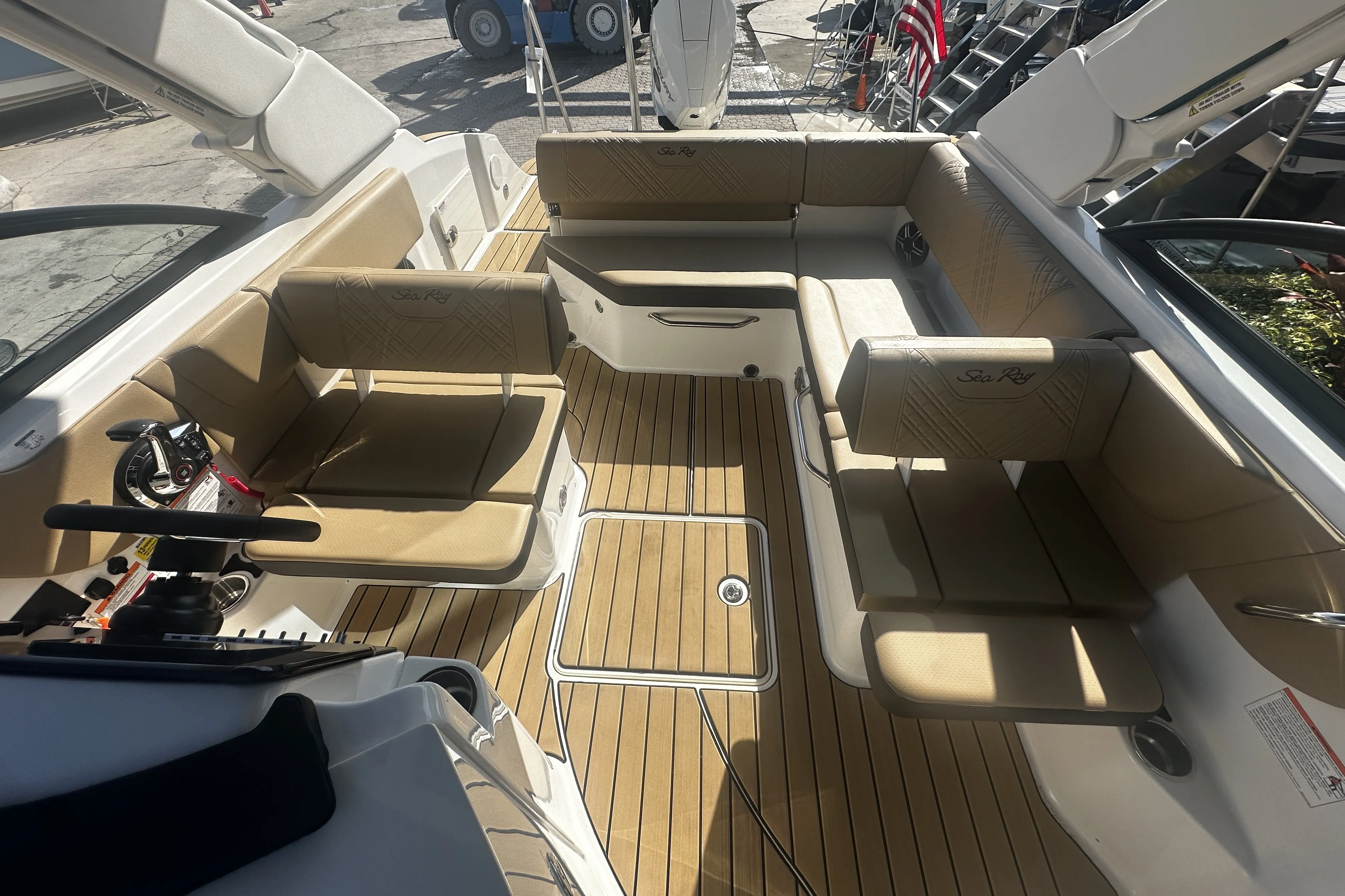 2026 Sea Ray SDX 230 Outboard Image Thumbnail #16