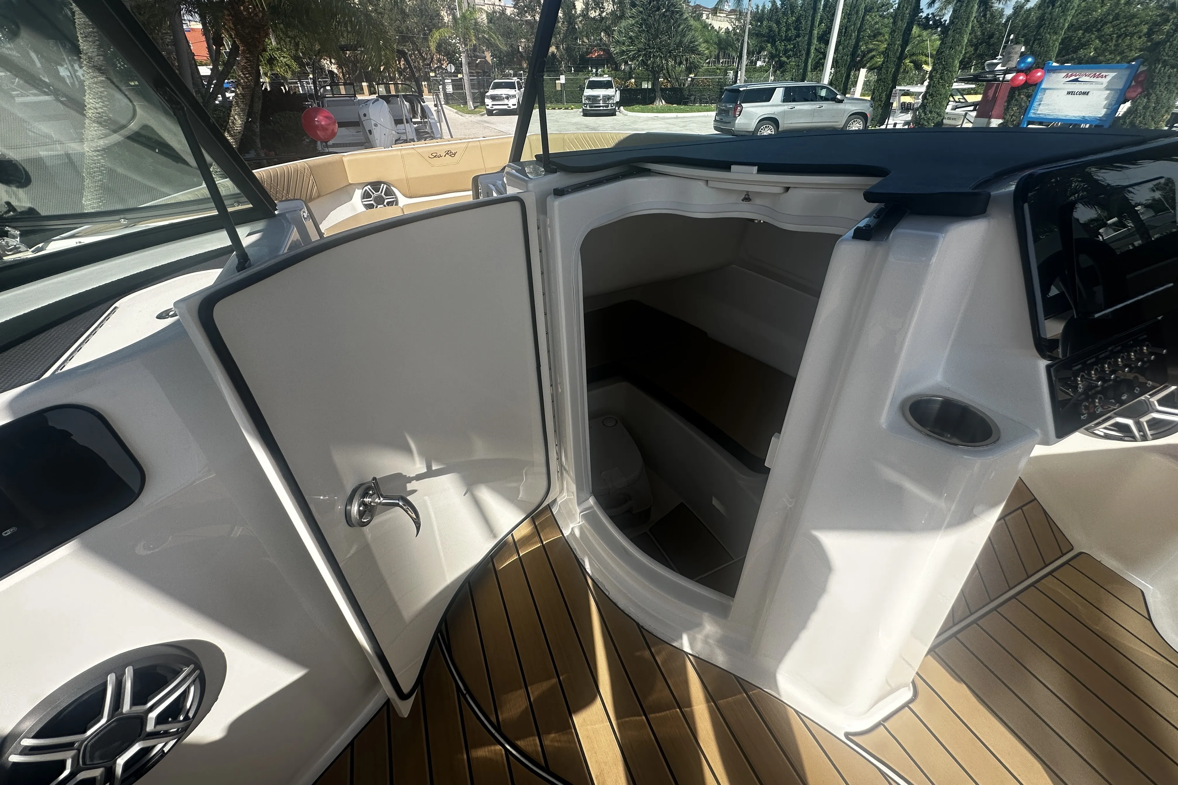 2026 Sea Ray SDX 230 Outboard Image Thumbnail #21