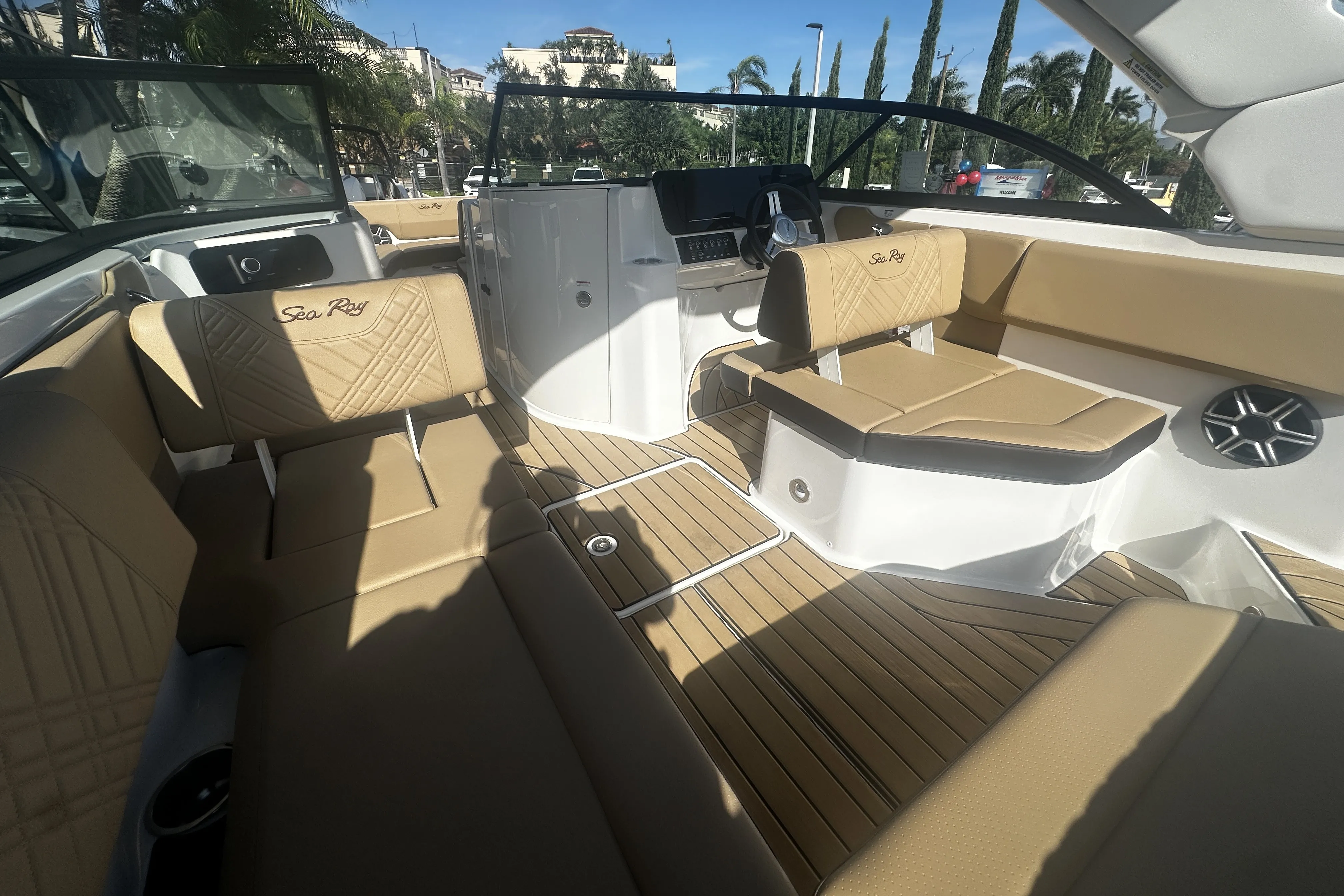 2026 Sea Ray SDX 230 Outboard Image Thumbnail #18