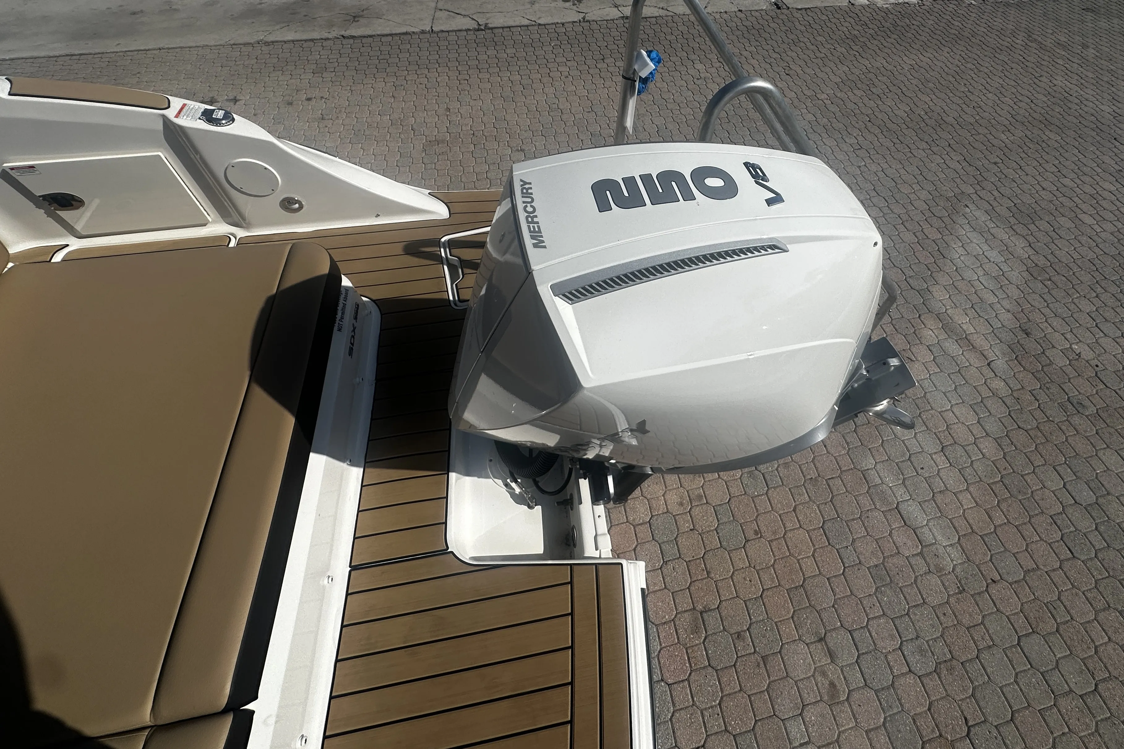 2026 Sea Ray SDX 230 Outboard Image Thumbnail #10