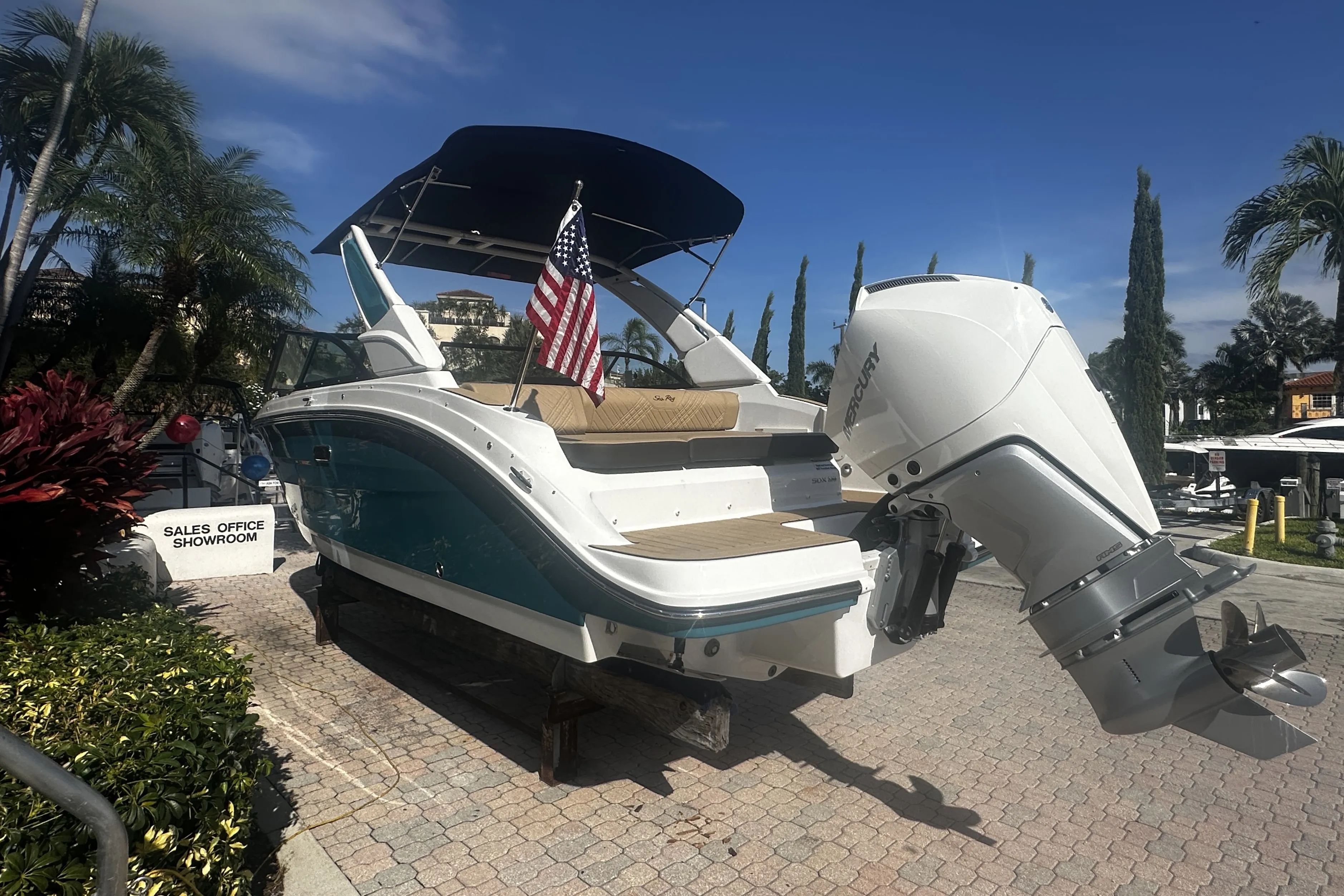 2026 Sea Ray SDX 230 Outboard Image Thumbnail #4