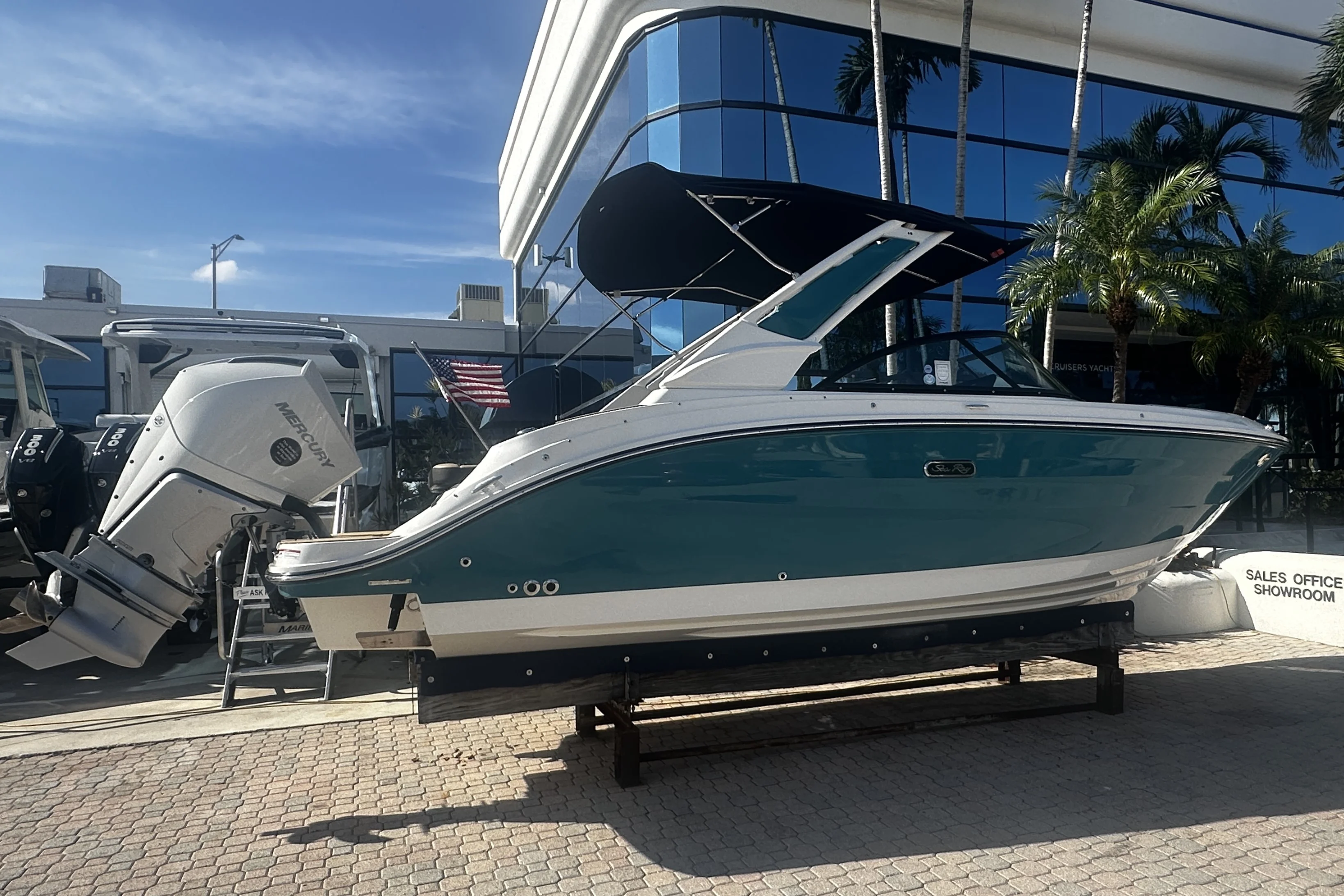 2026 Sea Ray SDX 230 Outboard Image Thumbnail #2