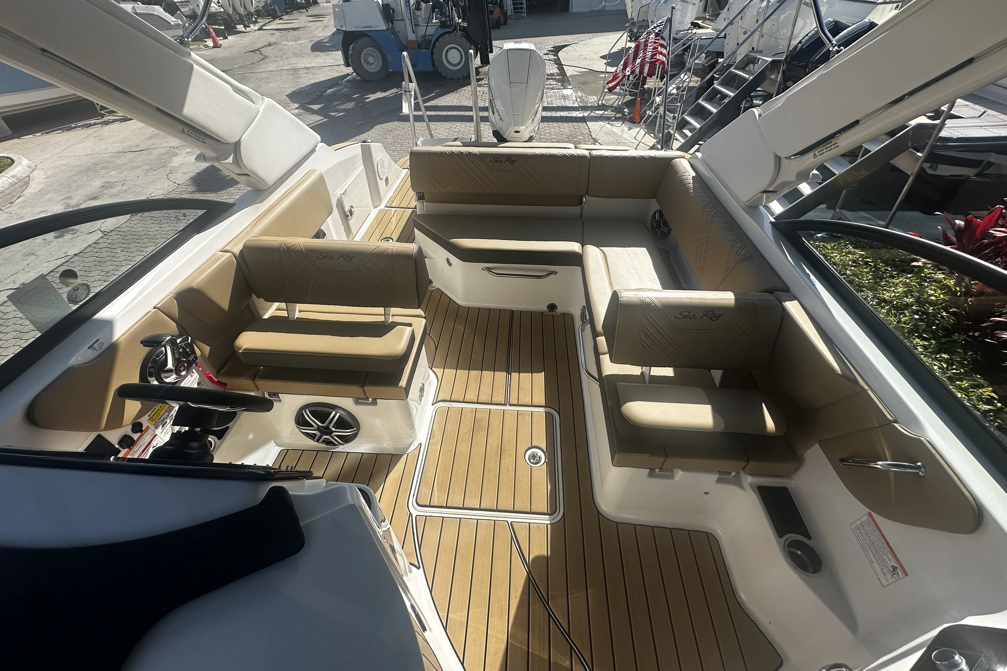 2026 Sea Ray SDX 230 Outboard Image Thumbnail #15