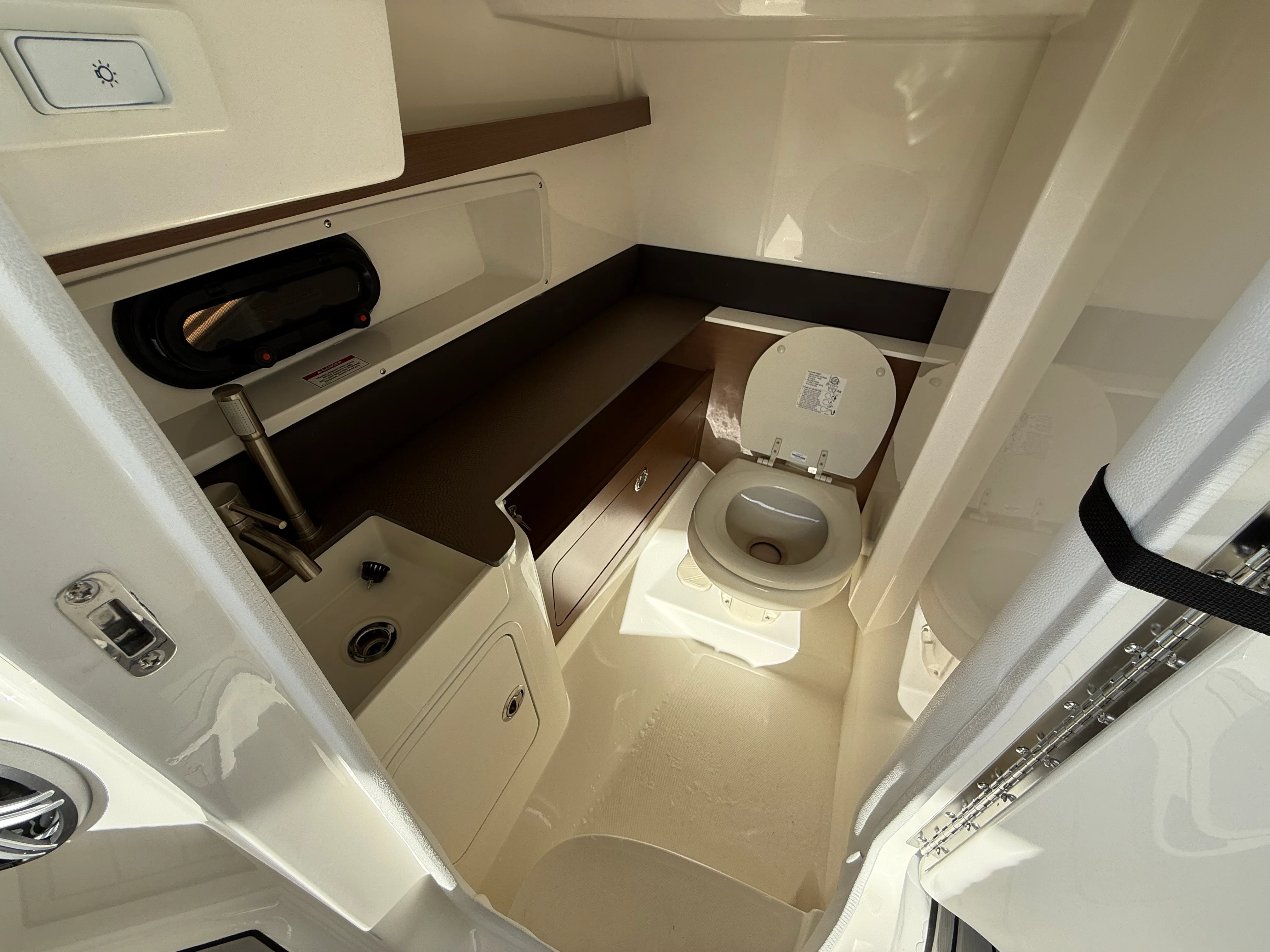 2026 Sea Ray SDX 290 Outboard Image Thumbnail #7