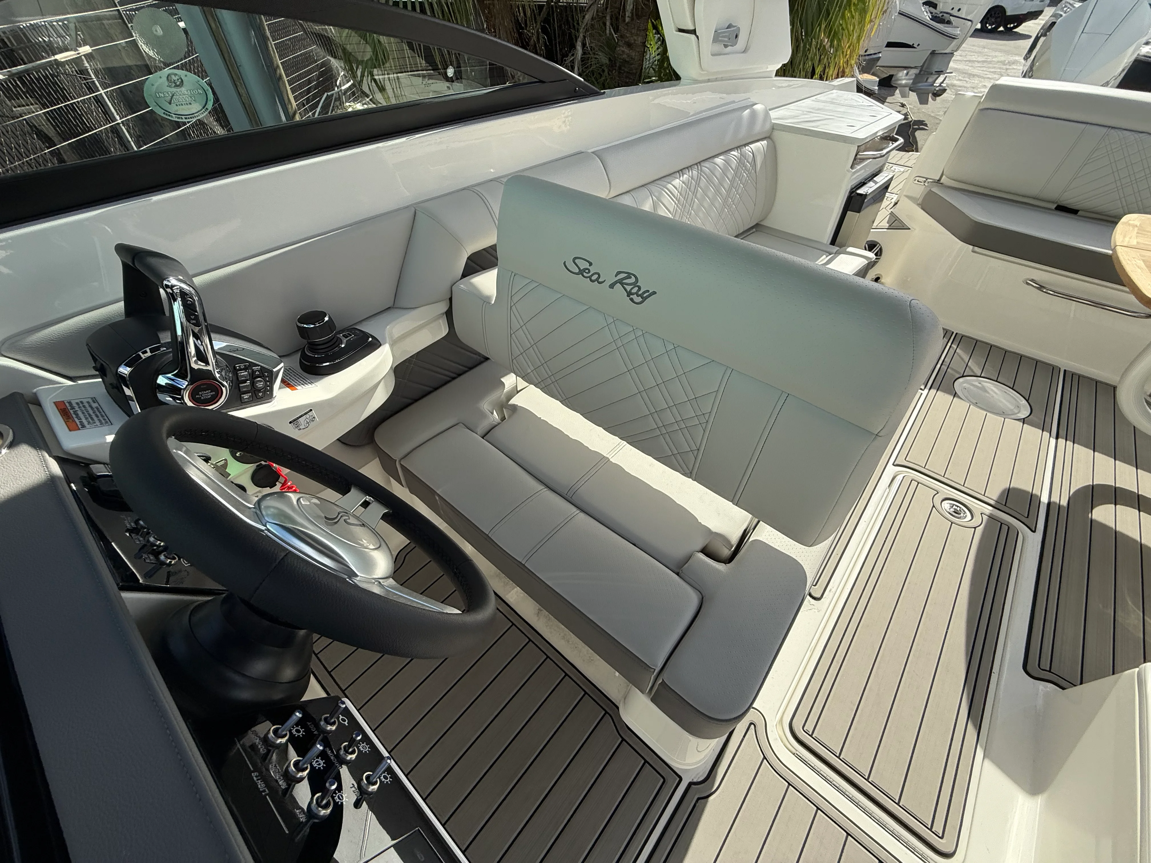 2026 Sea Ray SDX 290 Outboard Image Thumbnail #6