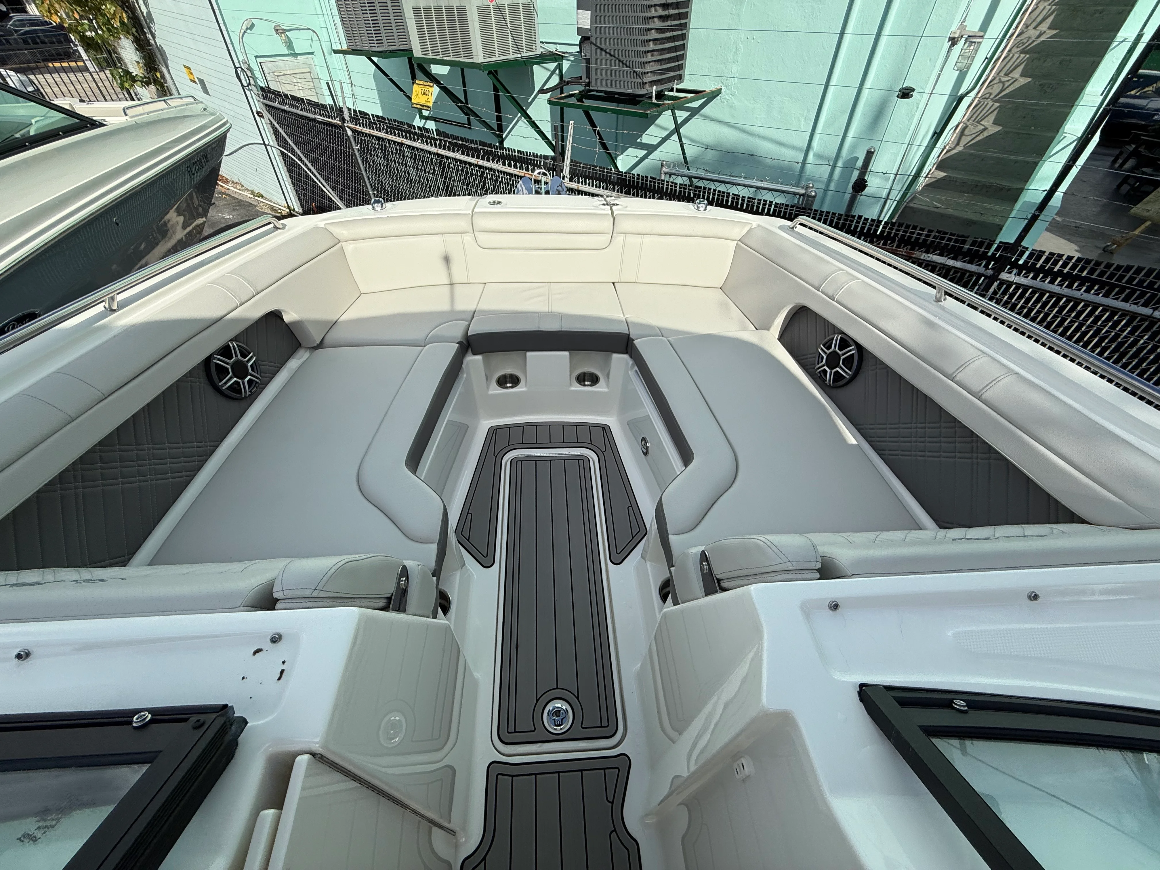 2026 Sea Ray SDX 290 Outboard Image Thumbnail #4