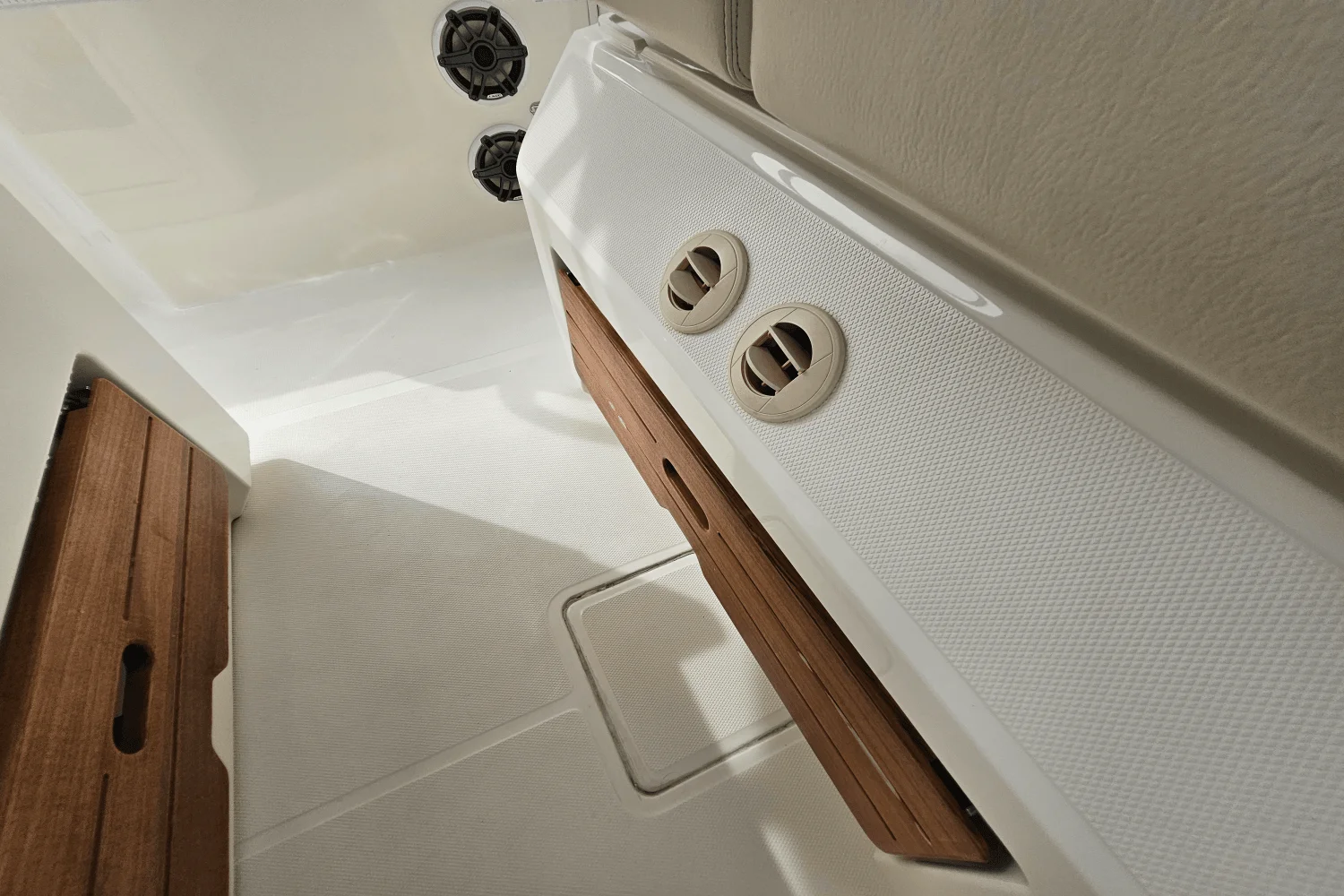 2020 Boston Whaler 350 REALM Image Thumbnail #41